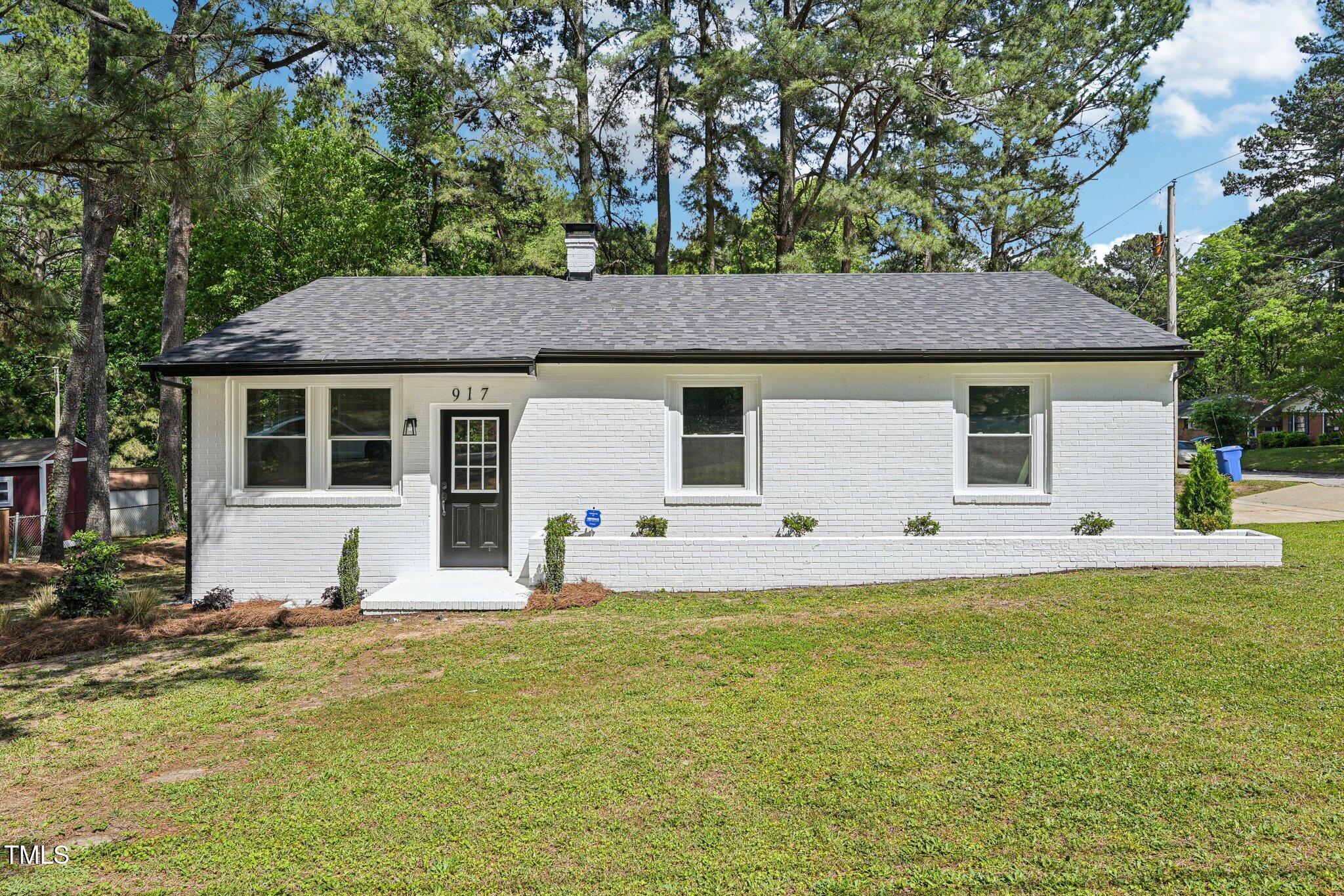 917 Meadow Street S Property Photo 1