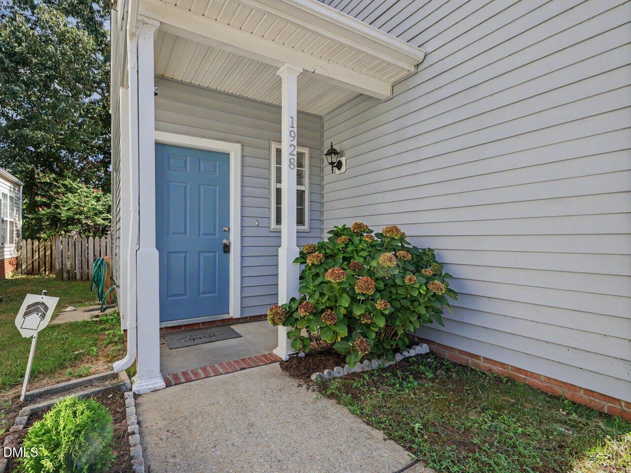 1928 Shadow Glen Drive Property Photo 6