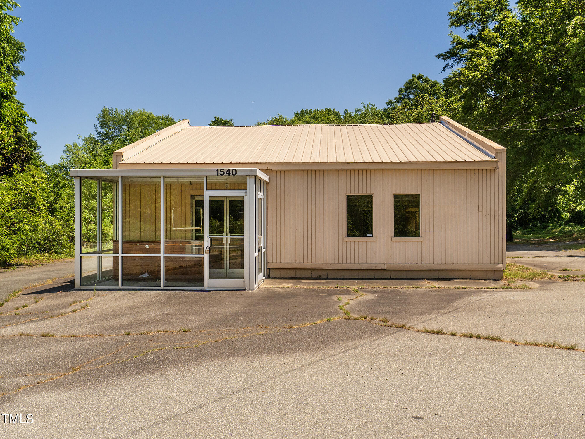 1540 Maple Avenue Property Photo 1