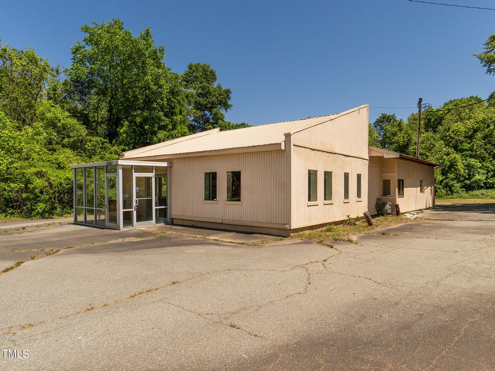 1540 Maple Avenue Property Photo 2