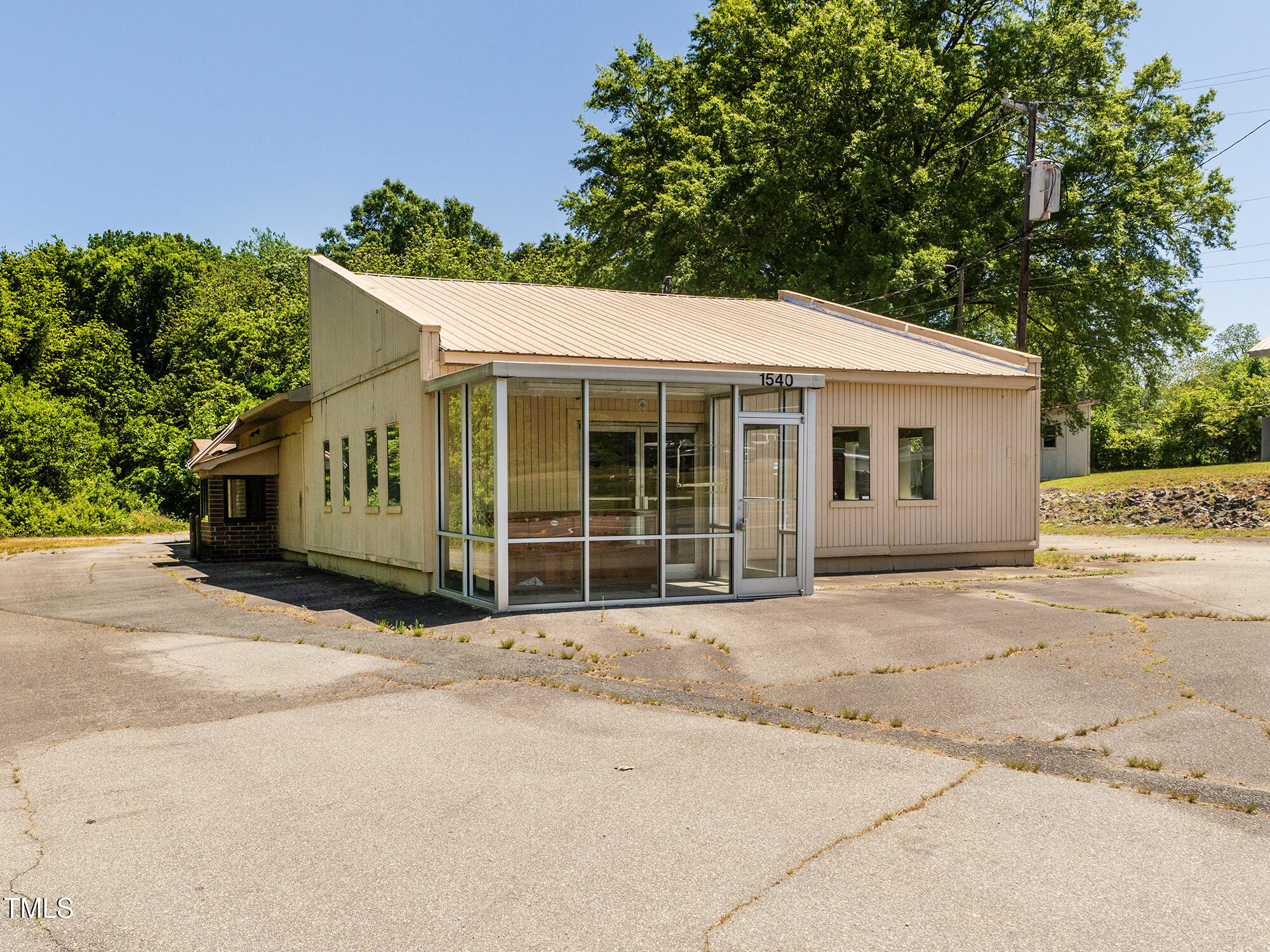 1540 Maple Avenue Property Photo 3