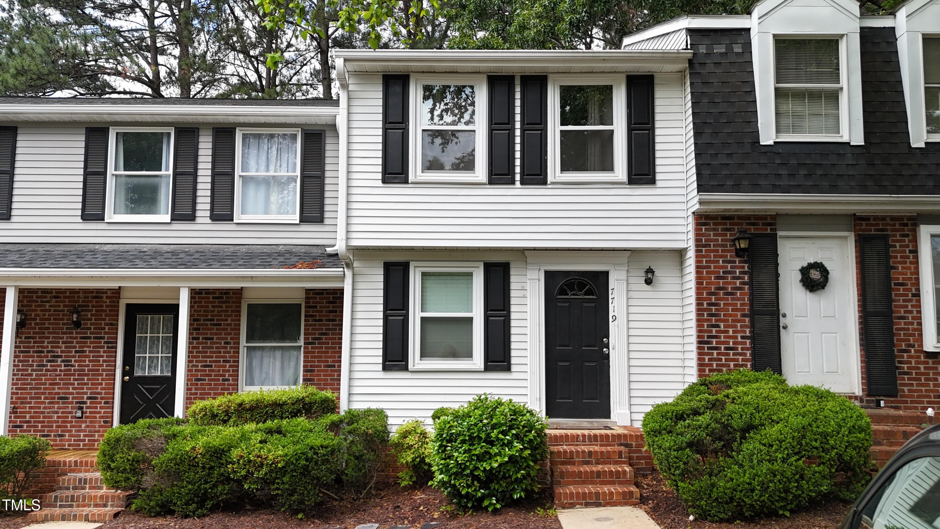 7719 Kingsberry Court Property Photo 1
