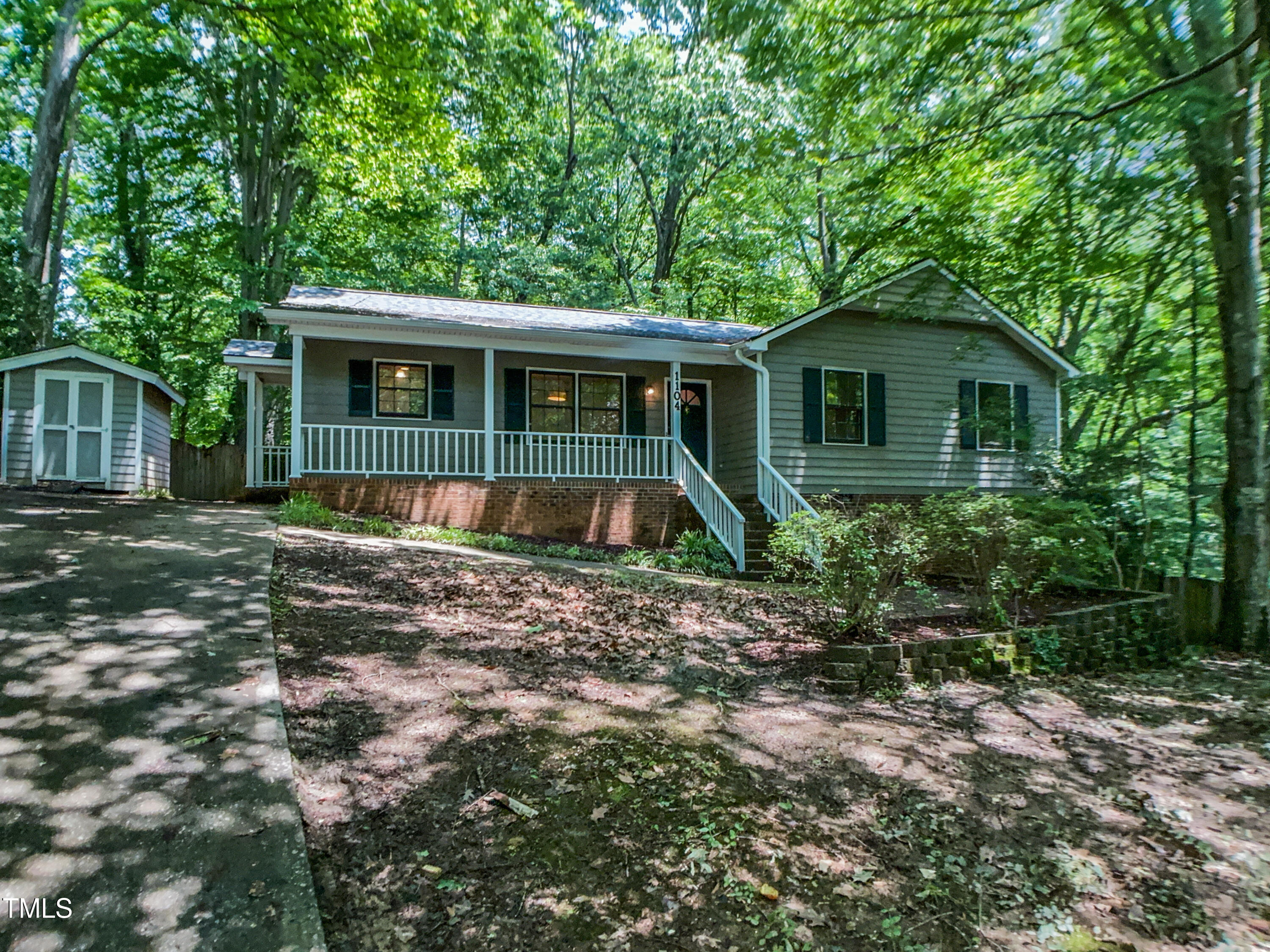 1104 Theresa Court Property Photo 1