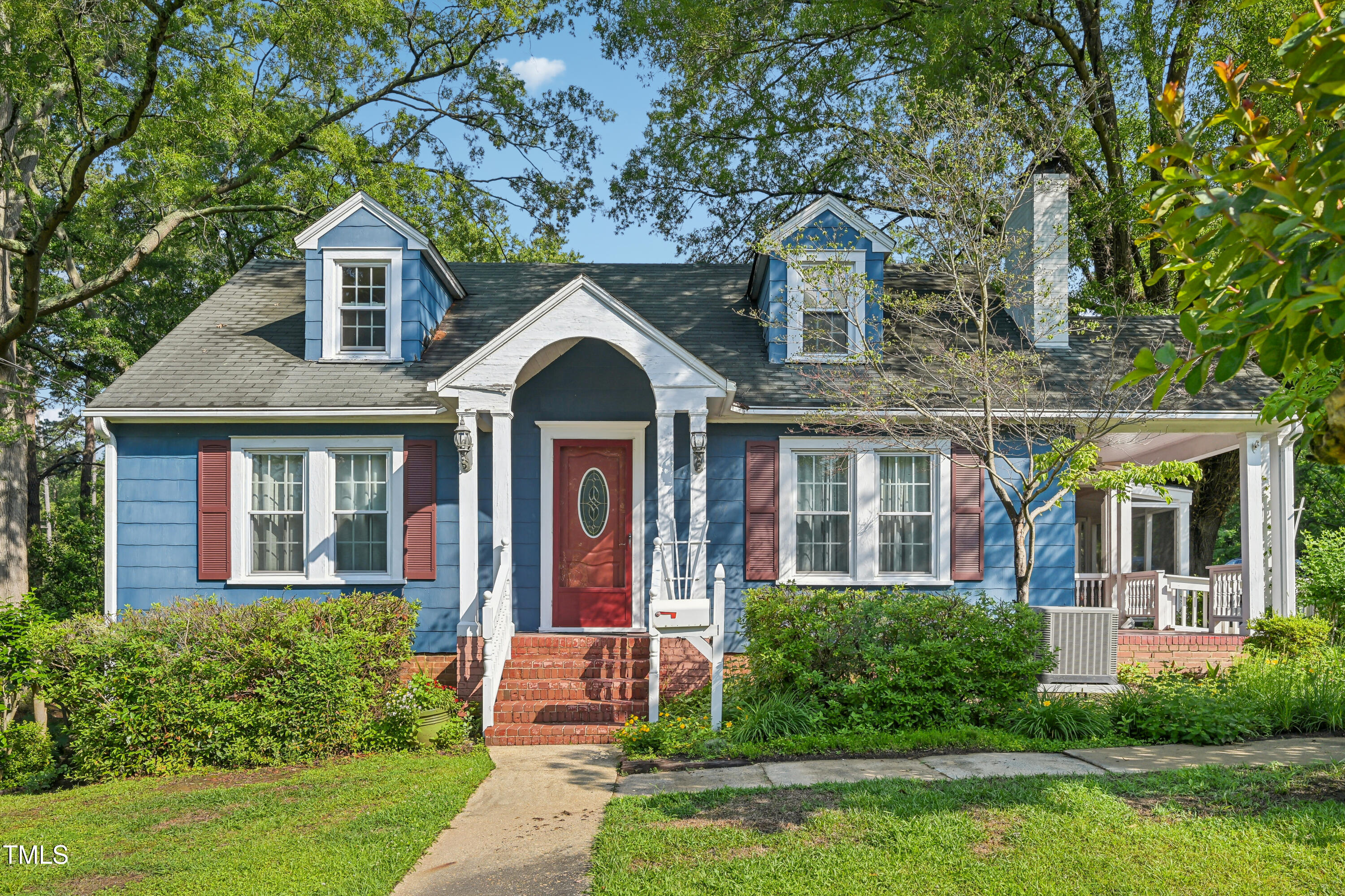102 W Weatherspoon Street Property Photo 1
