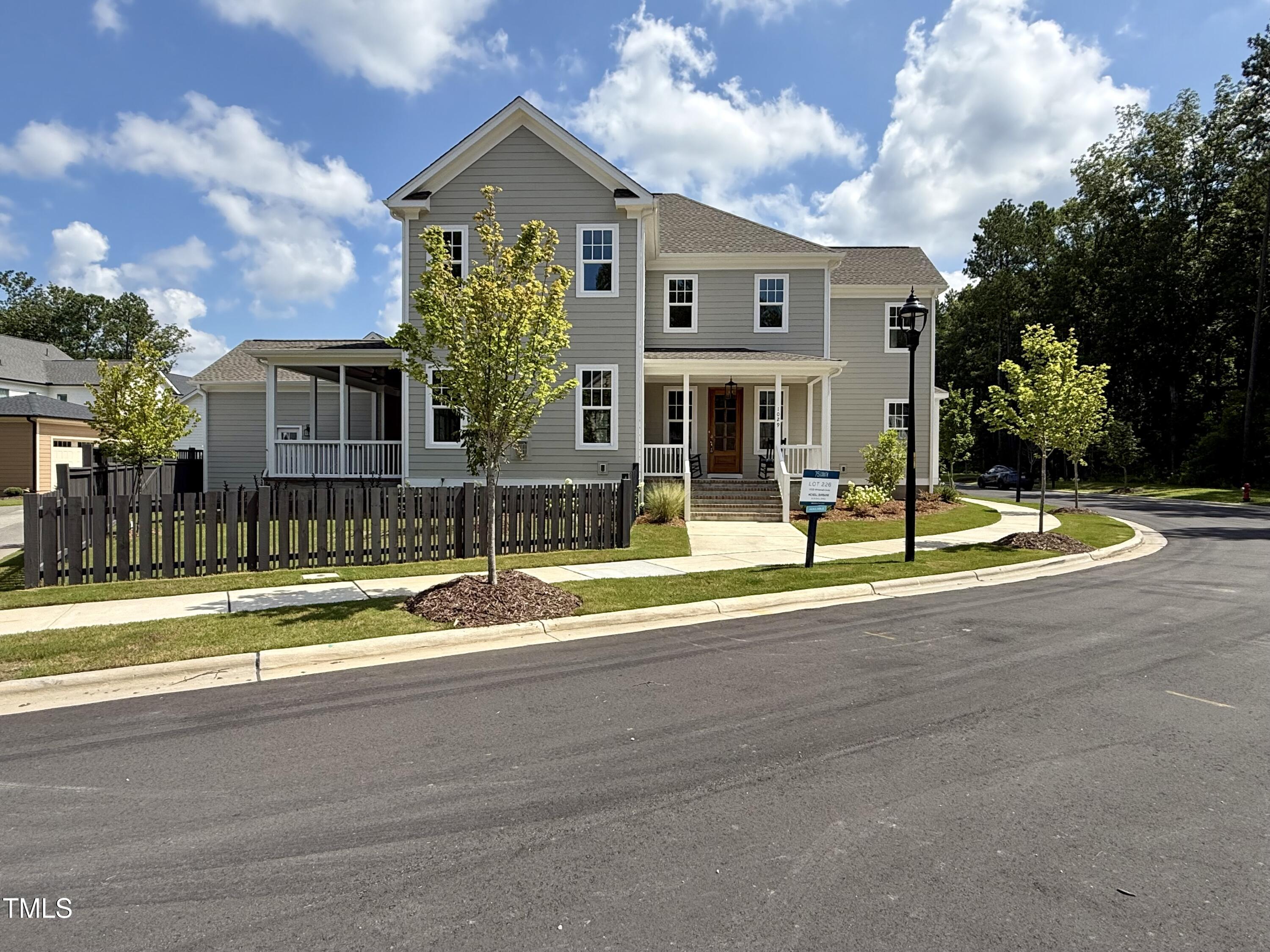 1029 Whitehall Circle Property Photo 1