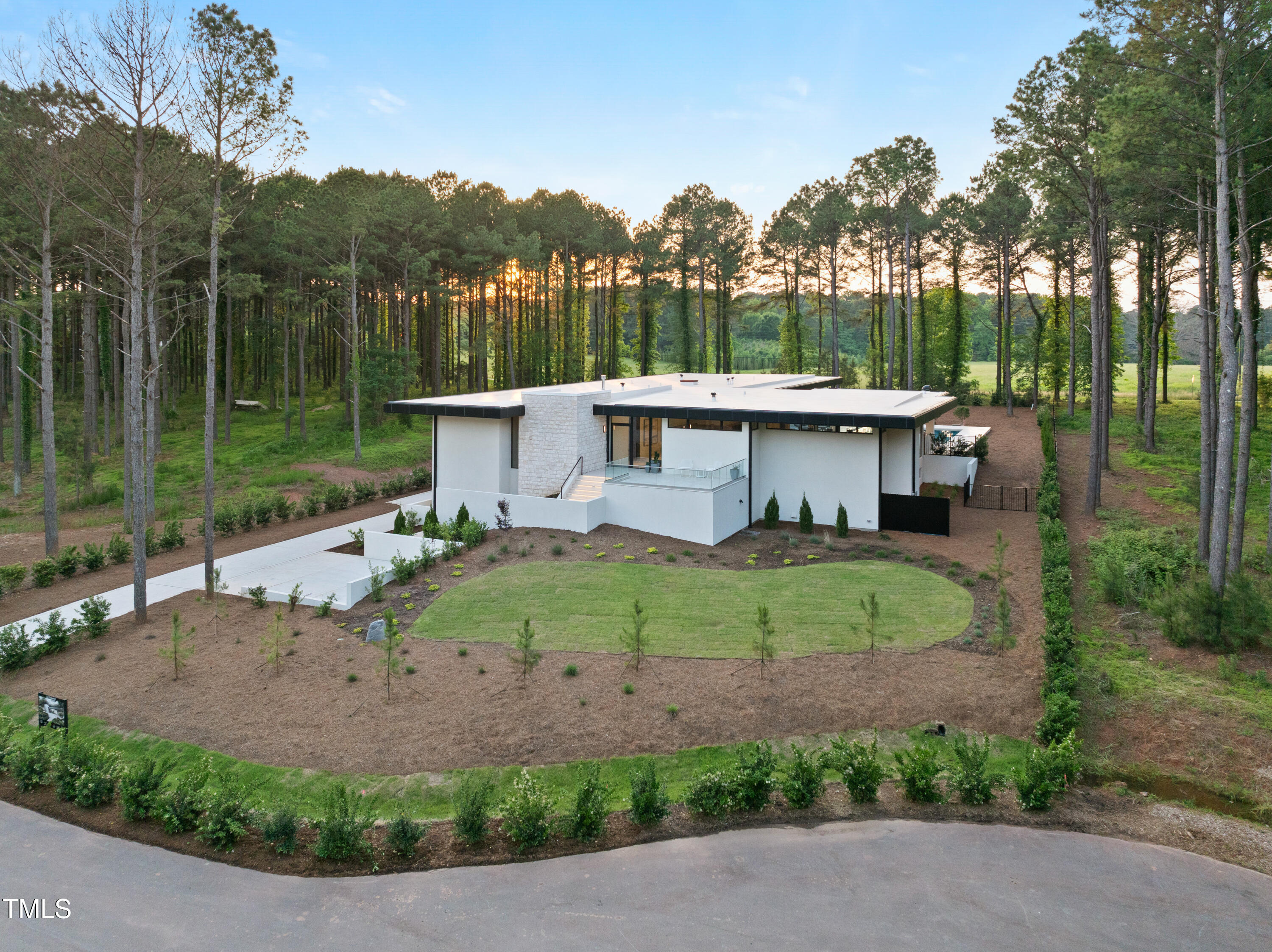 812 Stradella Road Property Photo 32