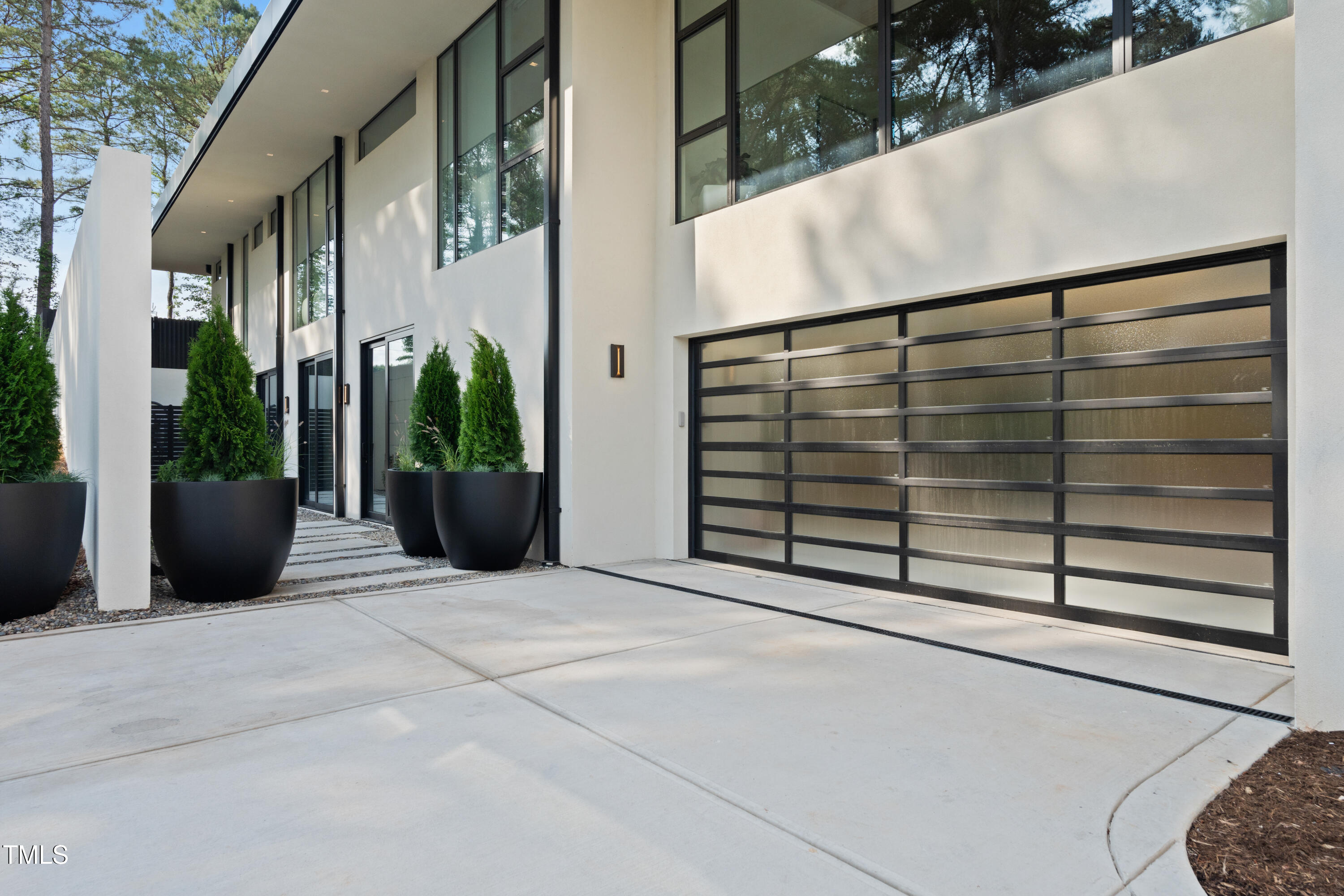 812 Stradella Road Property Photo 33