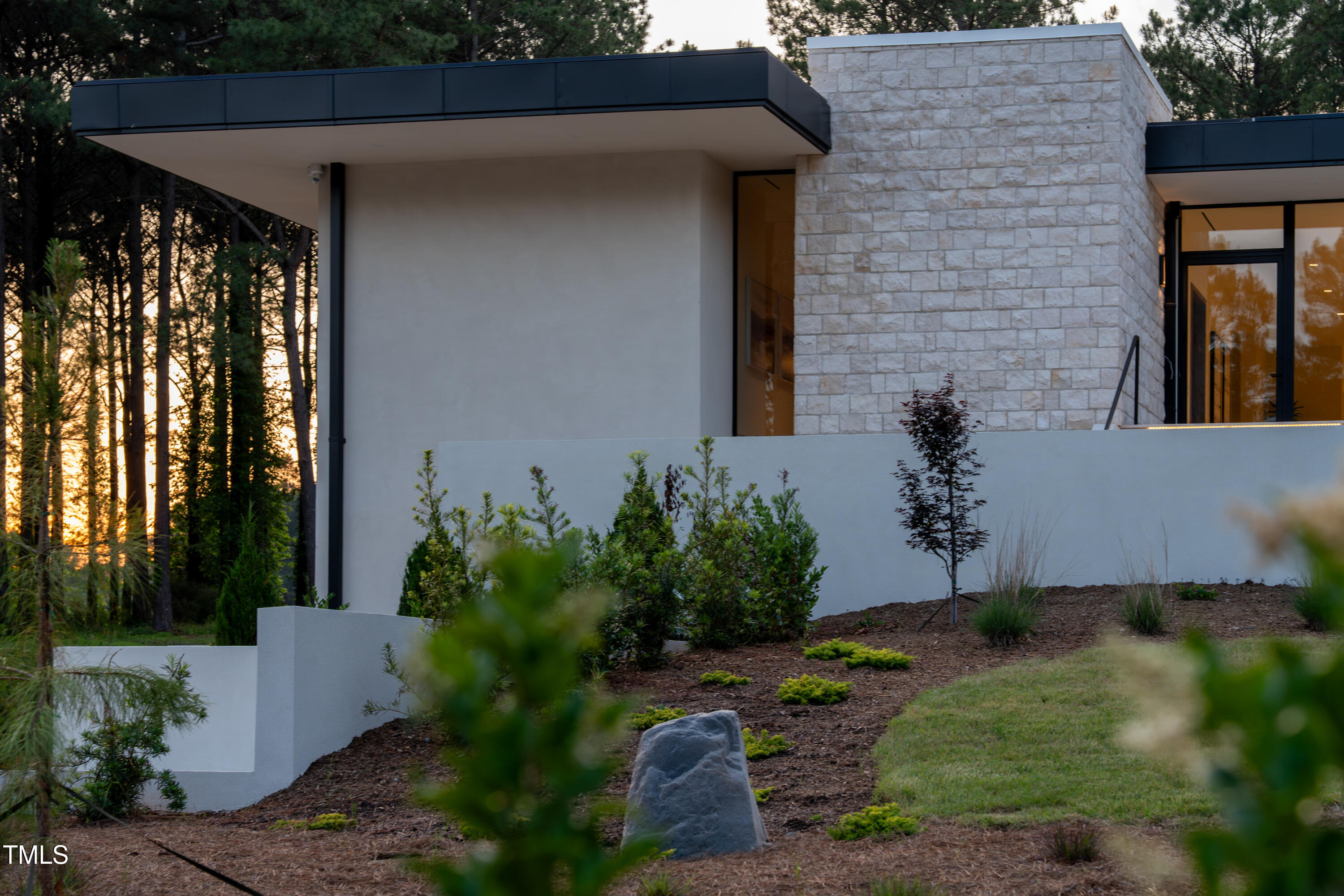 812 Stradella Road Property Photo 35