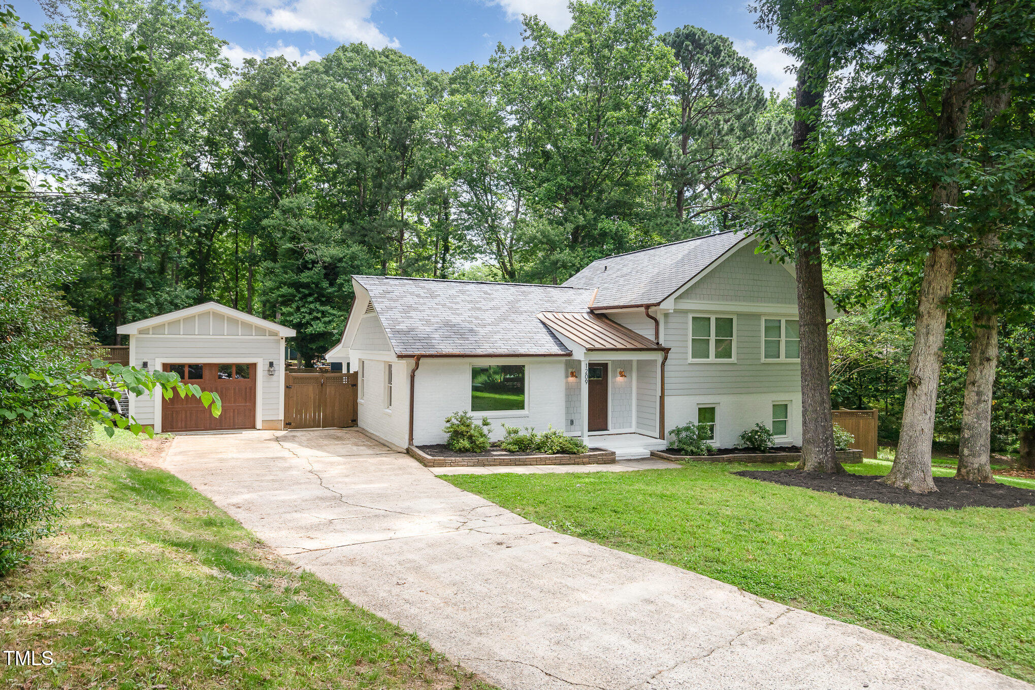1209 Lanark Court Property Photo 1