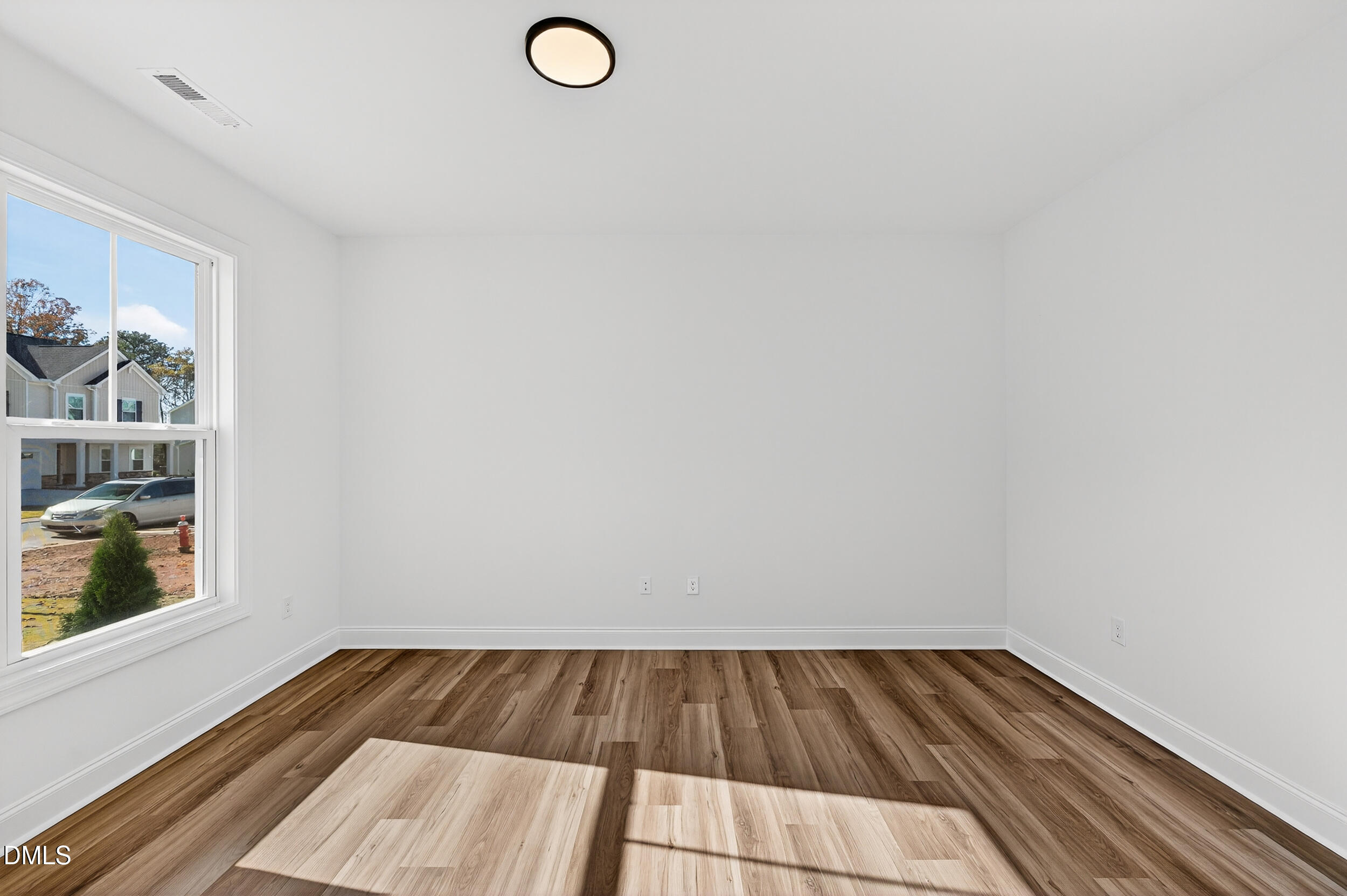 140 W Fountainhead Lane Property Photo 3