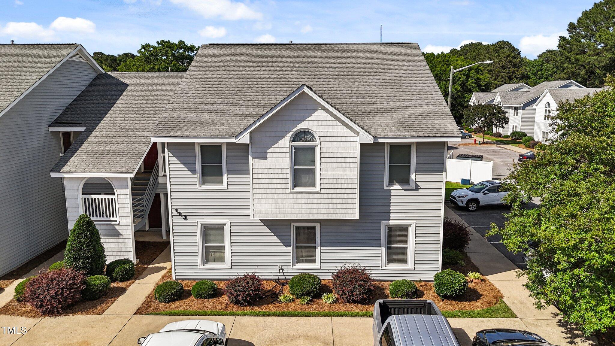 113 W Victoria Court # C Property Photo 1