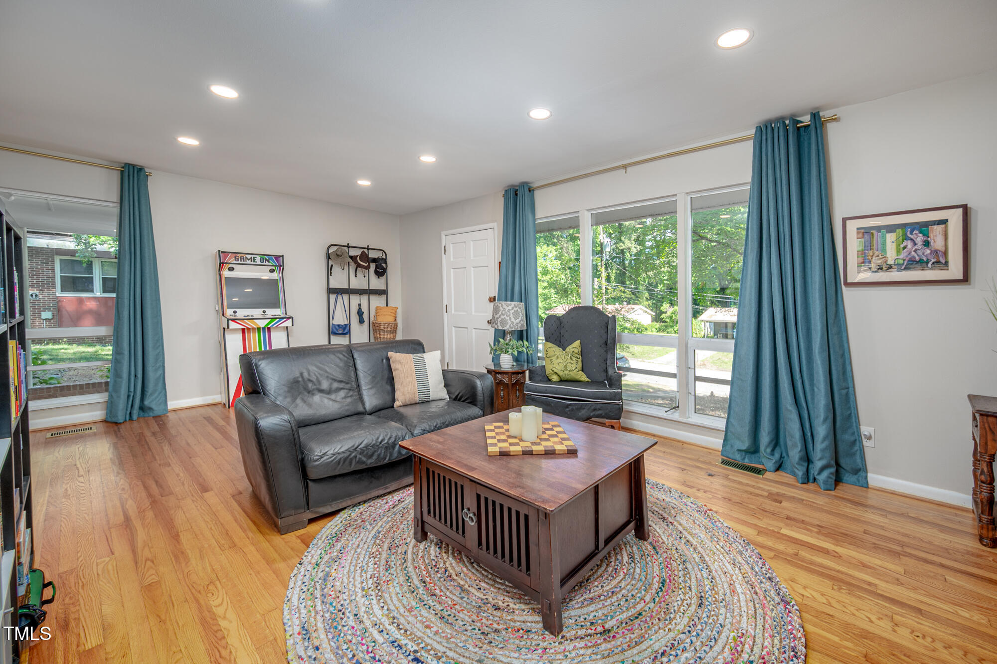 903 W Maynard Avenue Property Photo