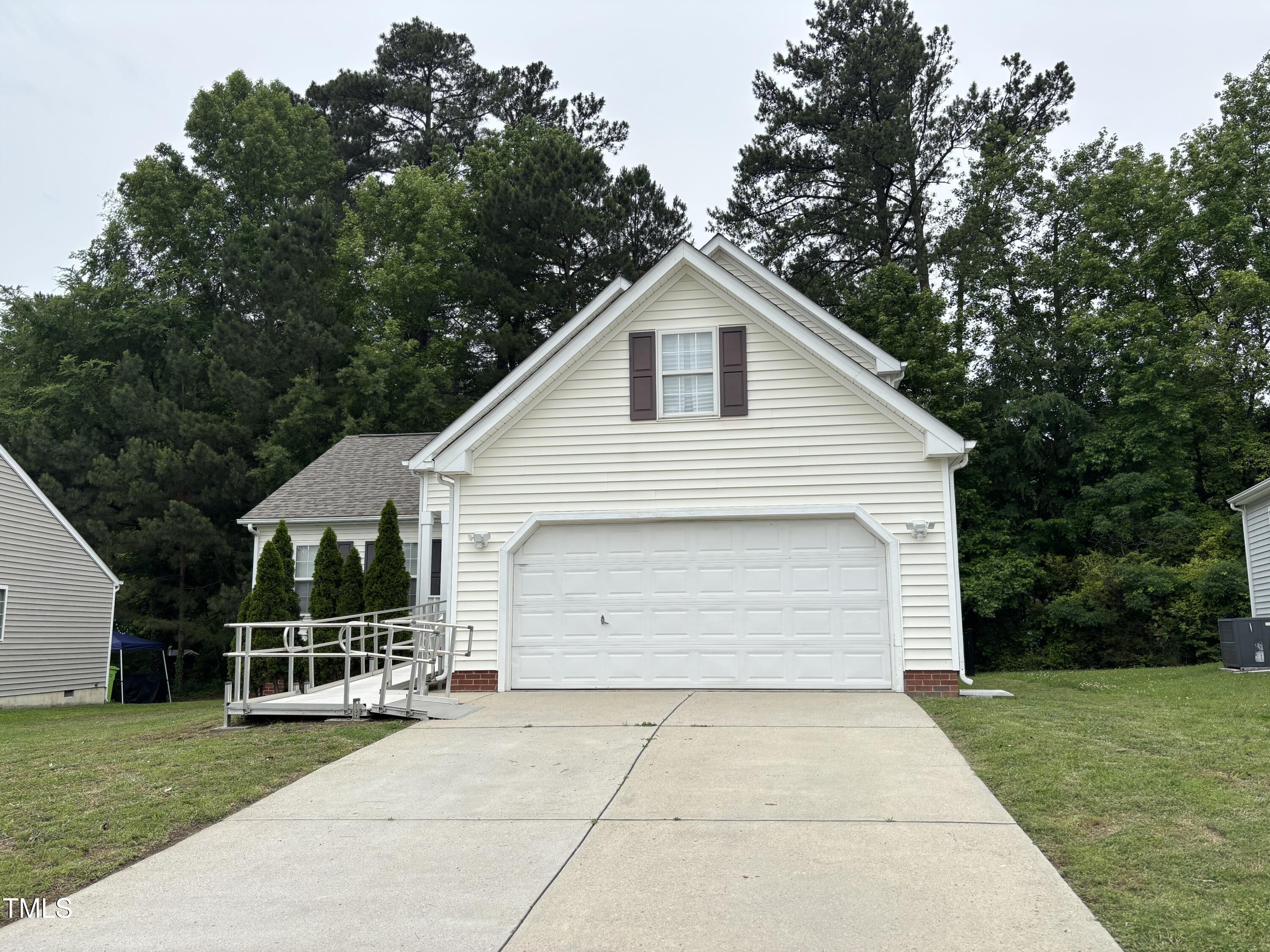 2209 Hatton Way Property Photo 1