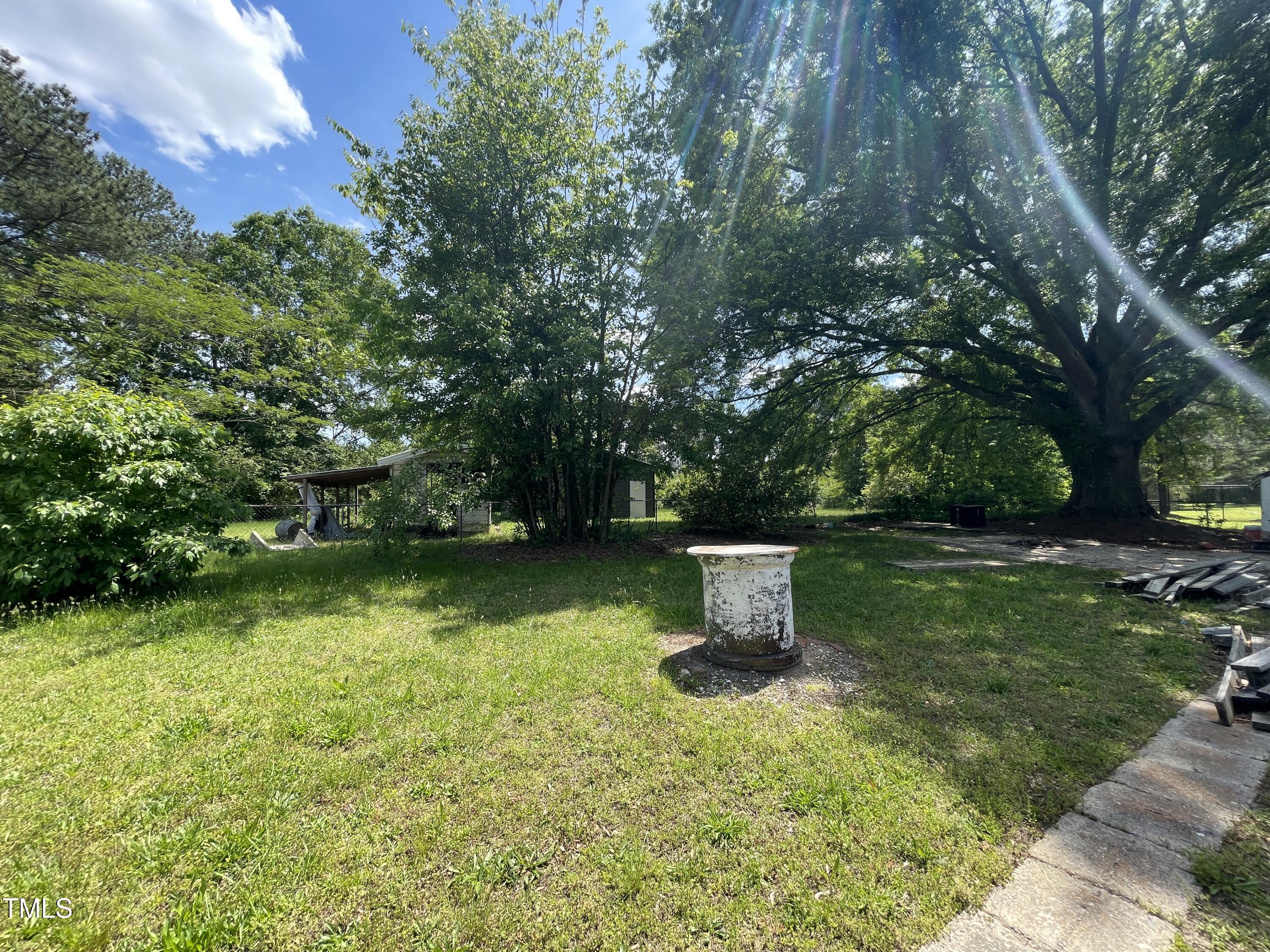 400 Field Street Property Photo 5