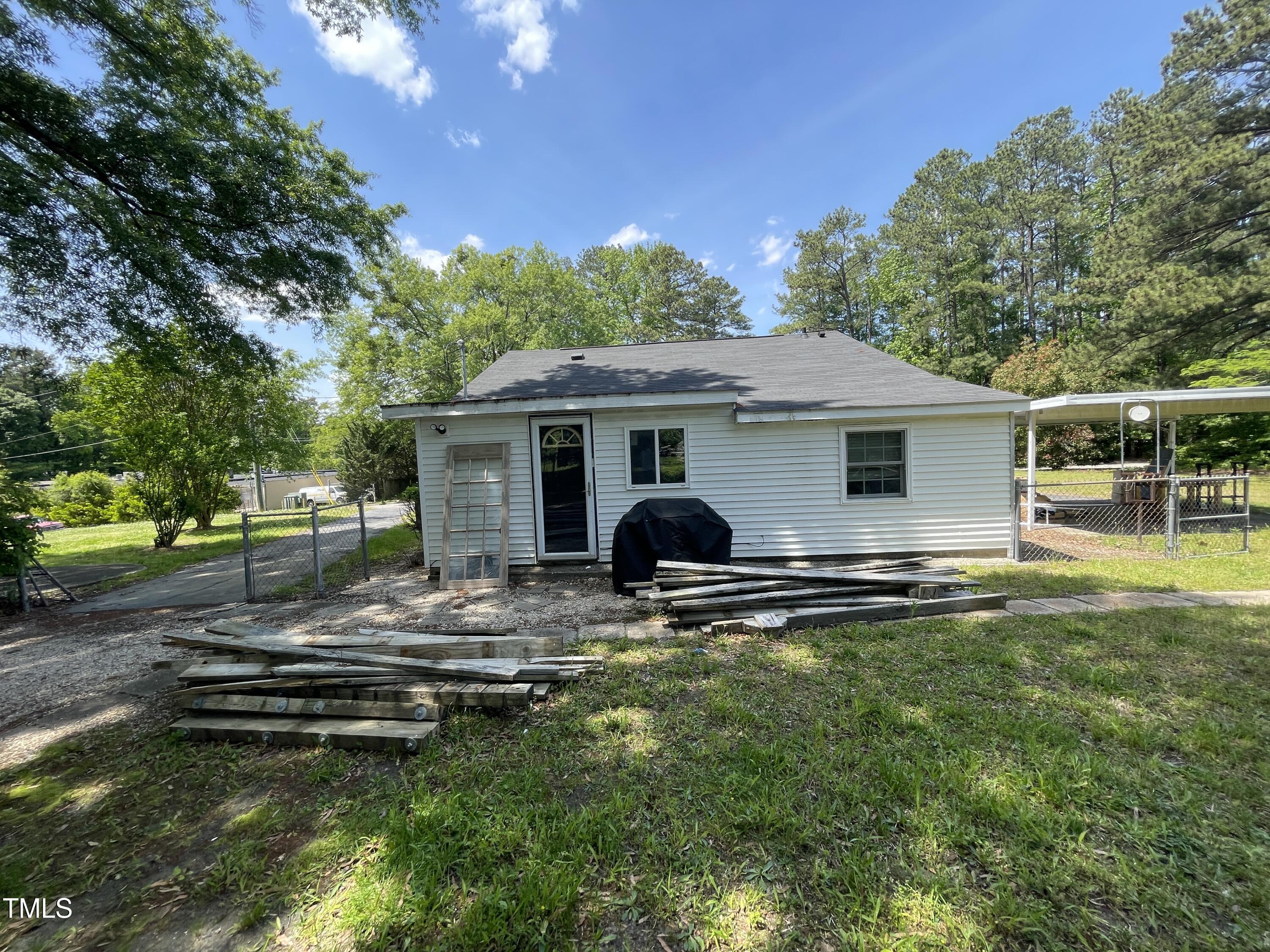 400 Field Street Property Photo 9