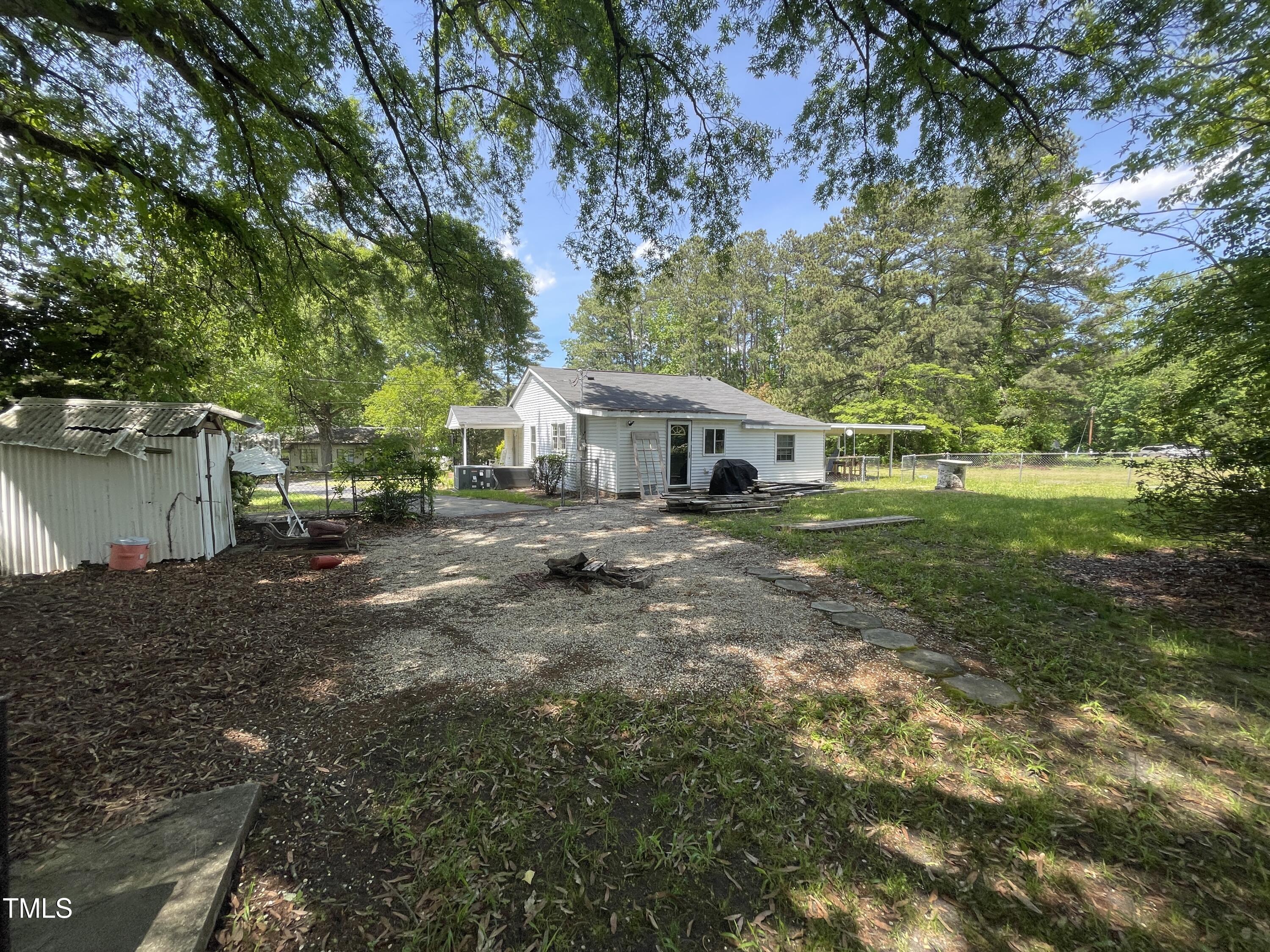 400 Field Street Property Photo 10