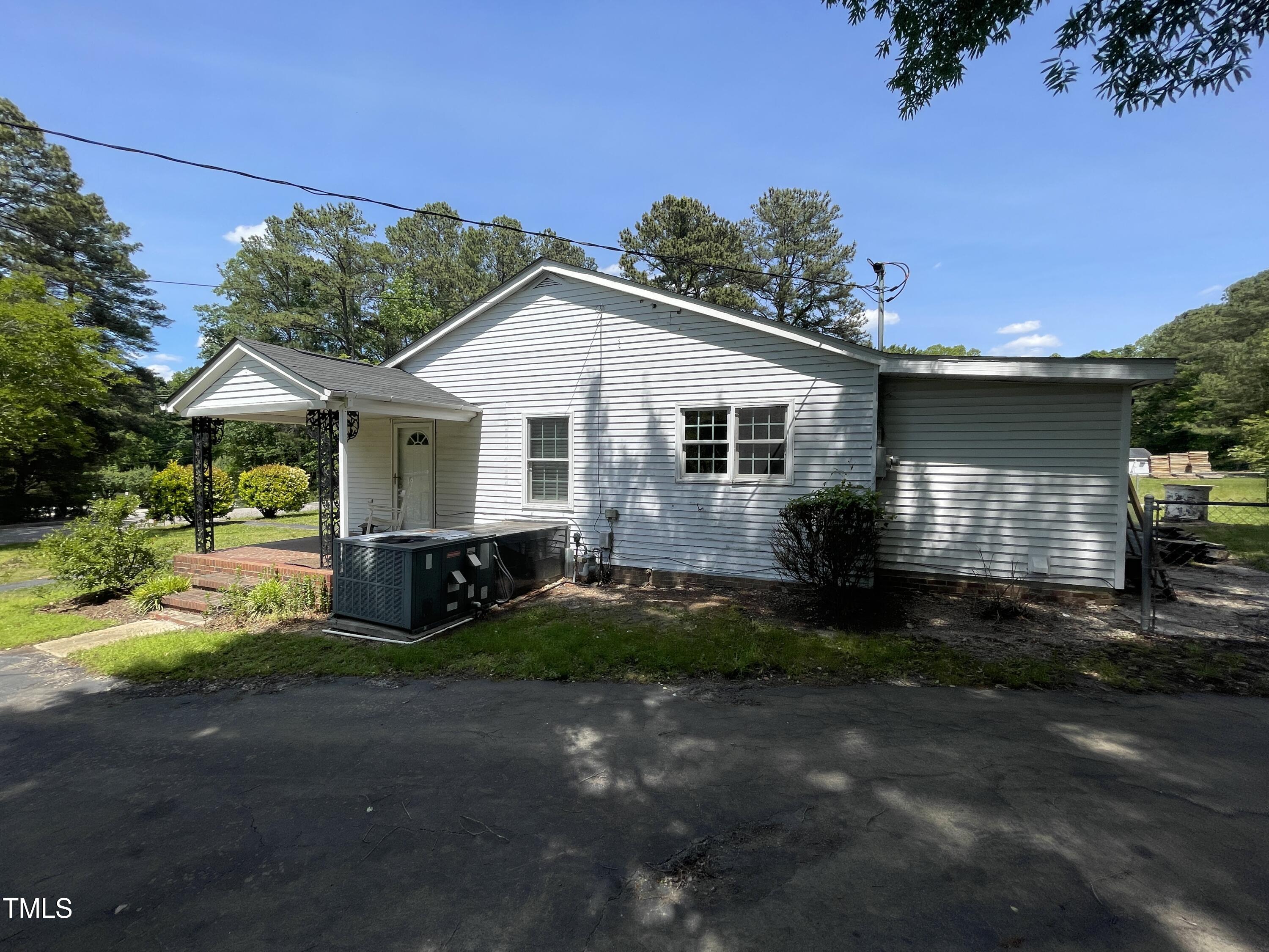 400 Field Street Property Photo 11
