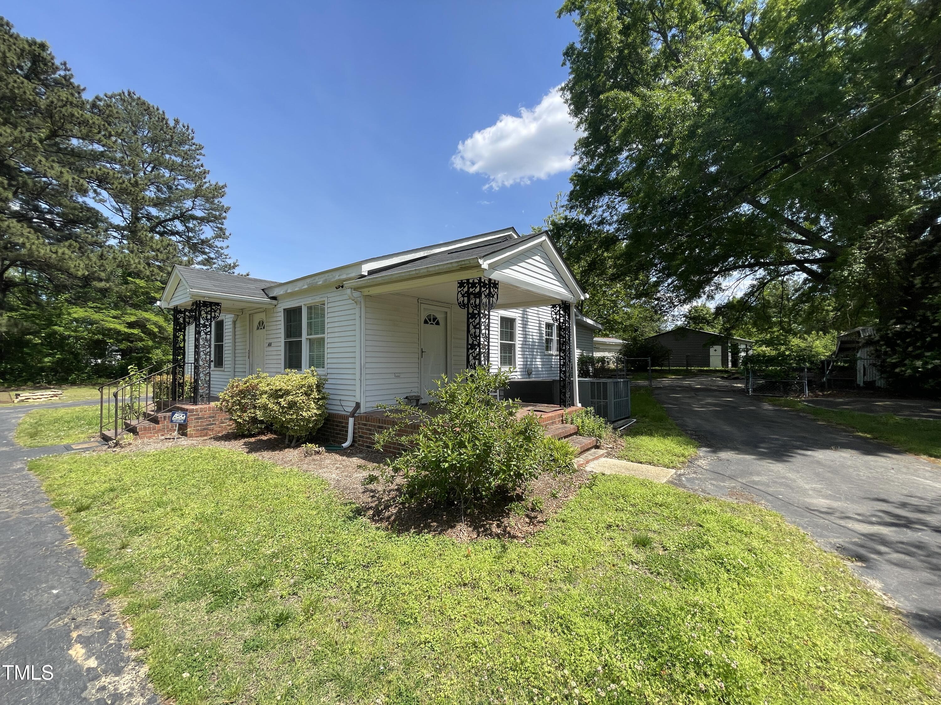 400 Field Street Property Photo 12