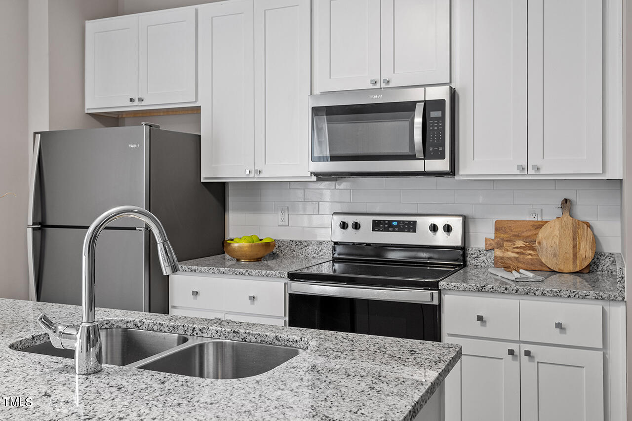 878 John Street Property Photo 10