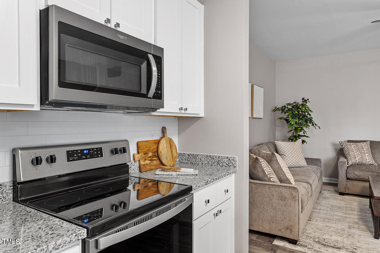 878 John Street Property Photo 11