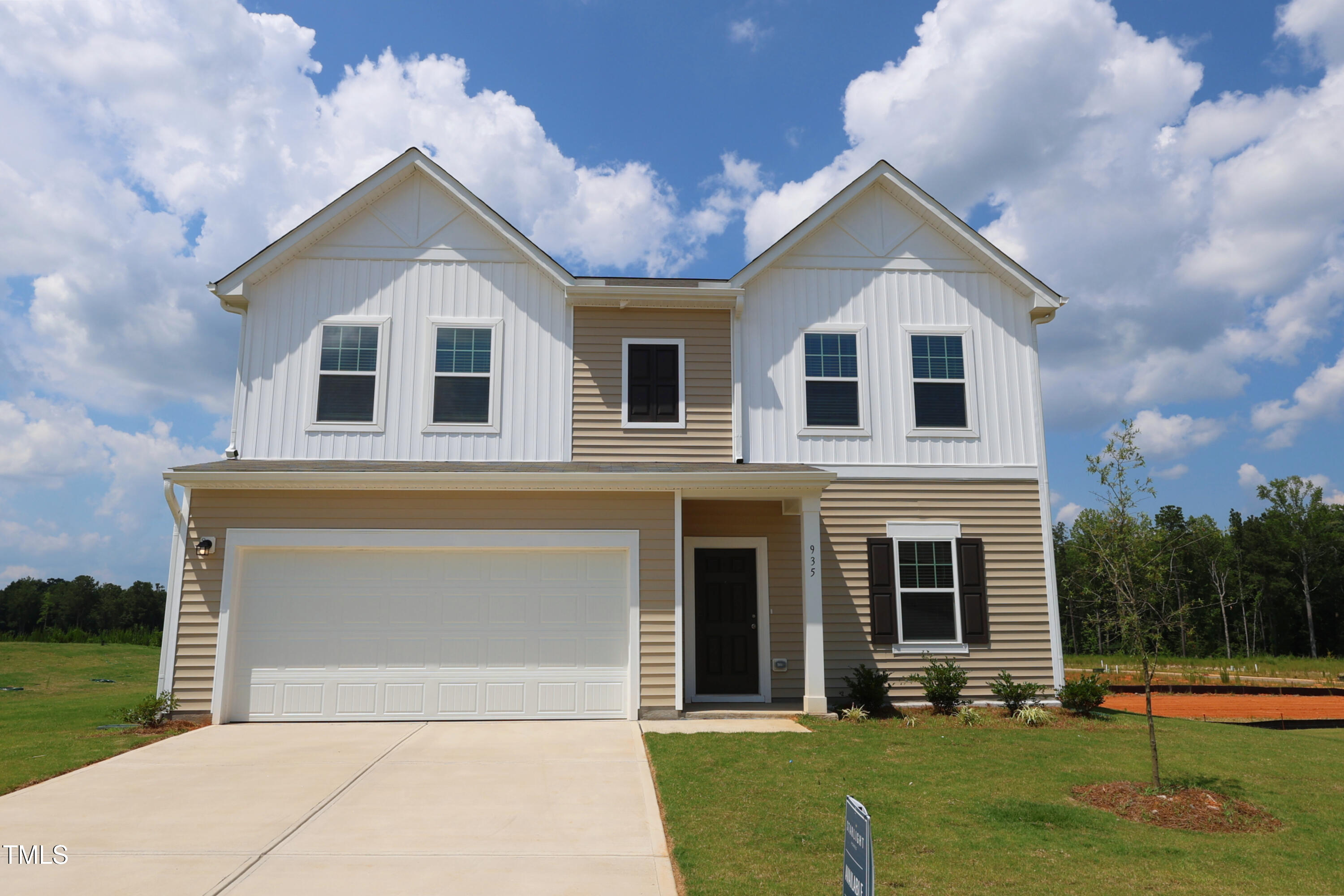 935 Bombardier Lane Property Photo 1
