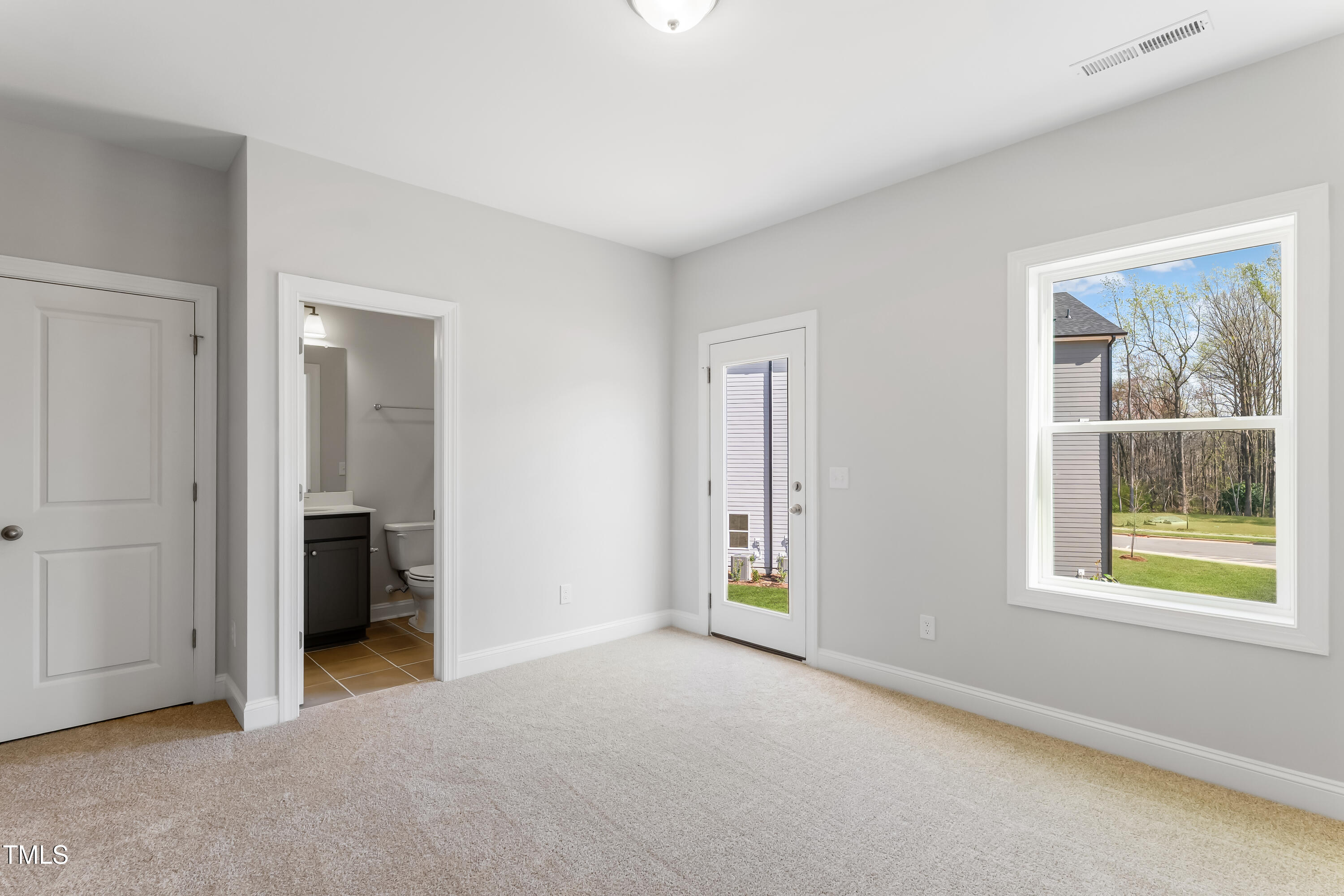 1916 Fishamble # 21 Property Photo 4