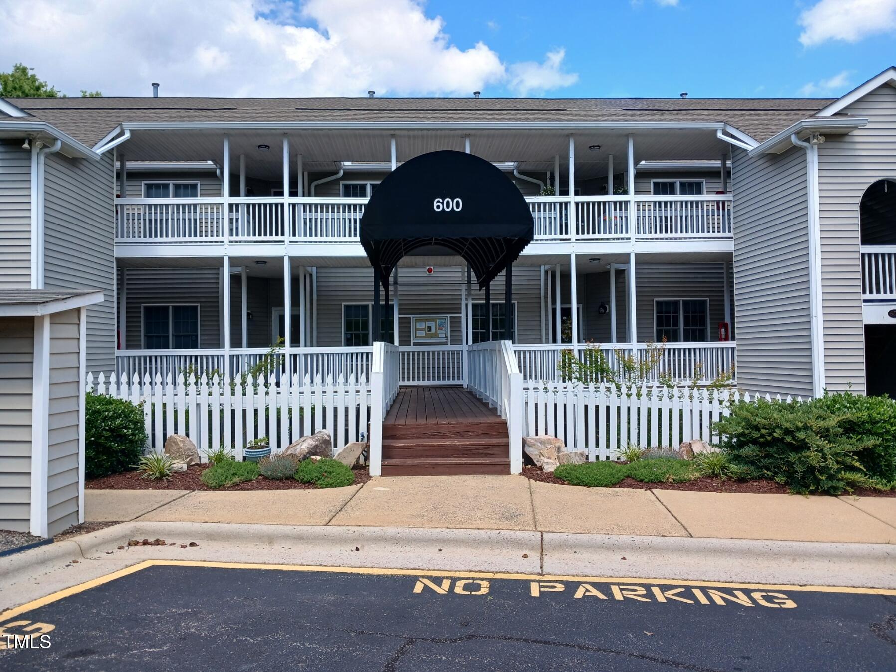 631 Springfork Drive Property Photo 4