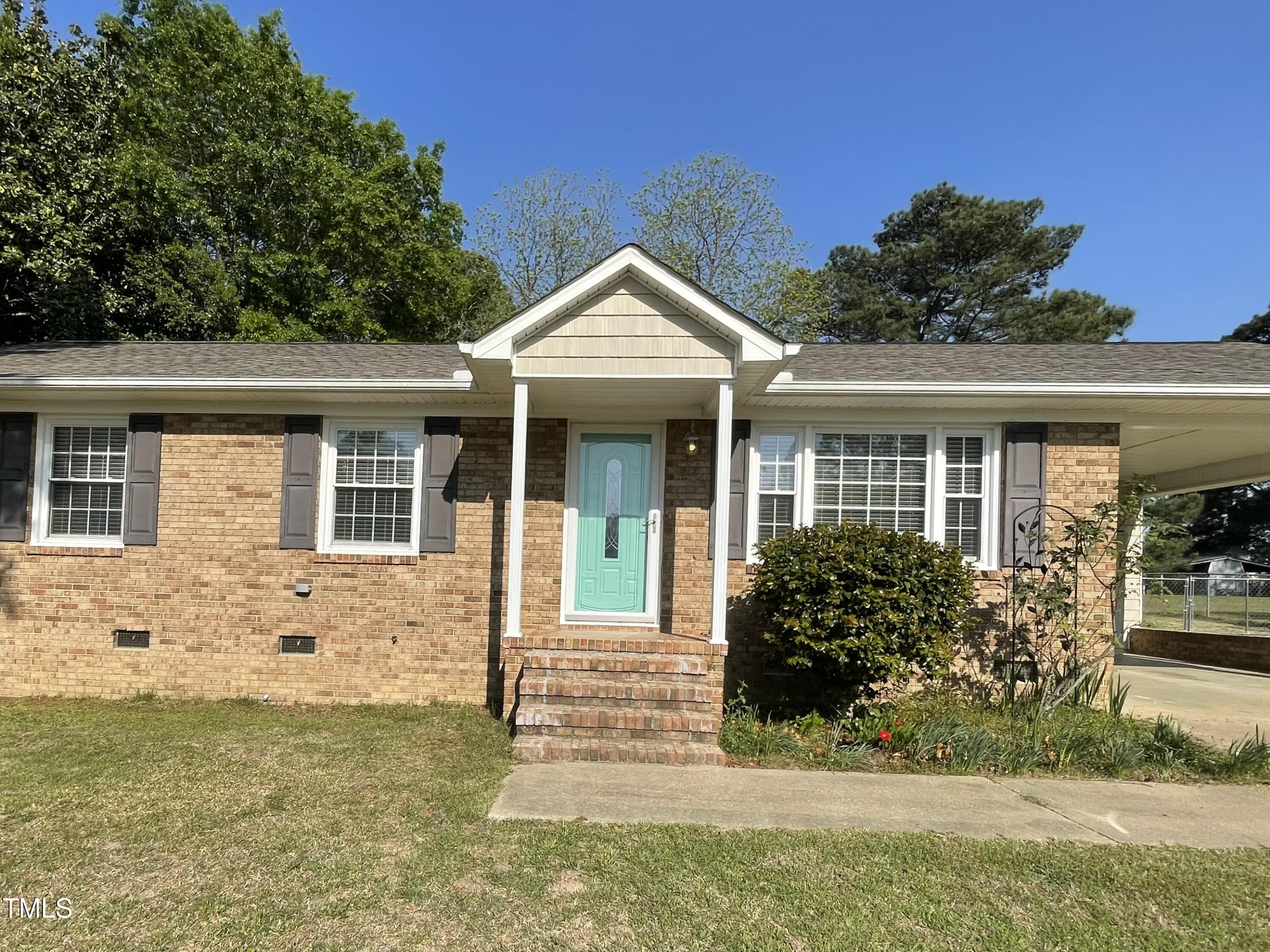 305 Briarcliff Drive Property Photo 1