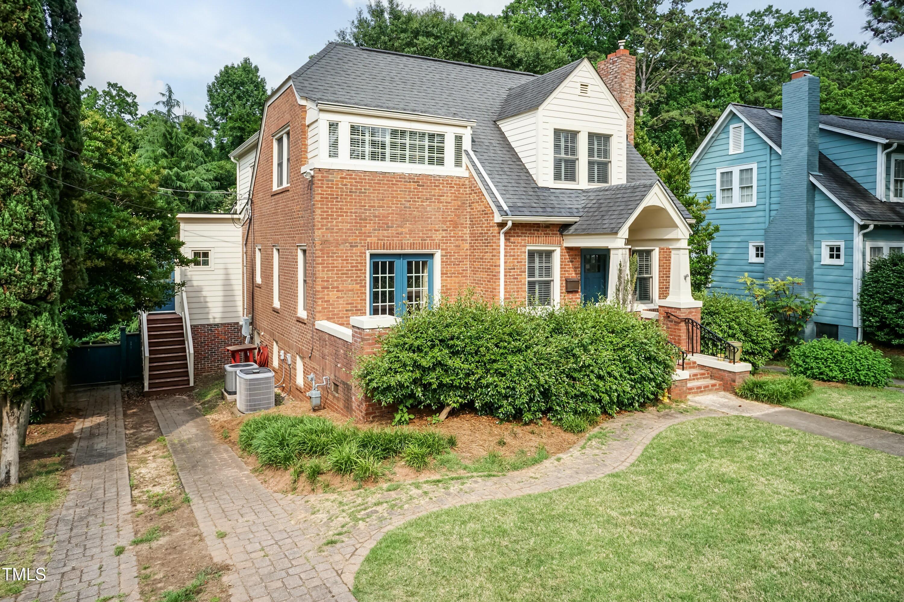 2236 The Circle Property Photo