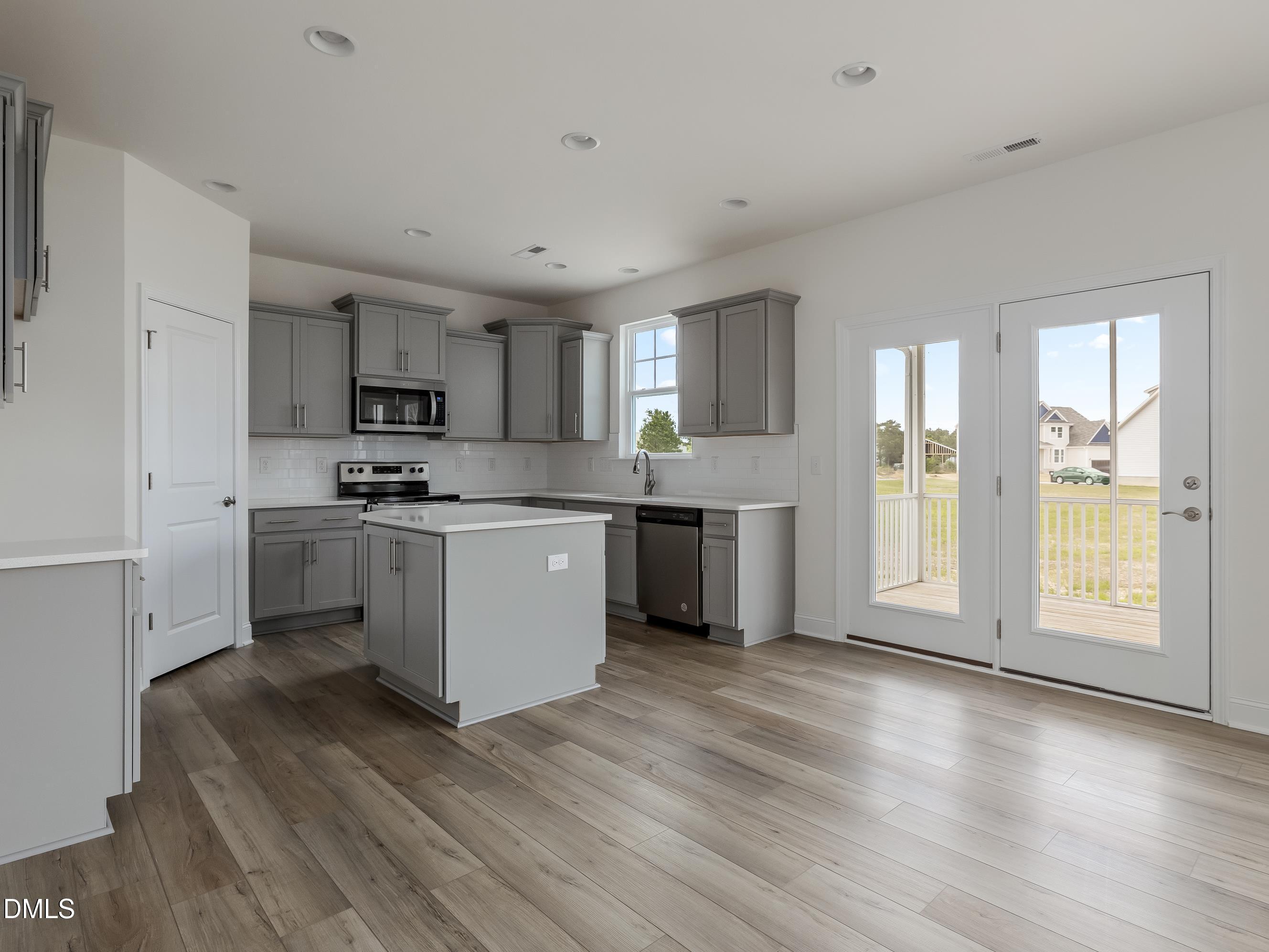 516 Winding Creek Drive Property Photo 5