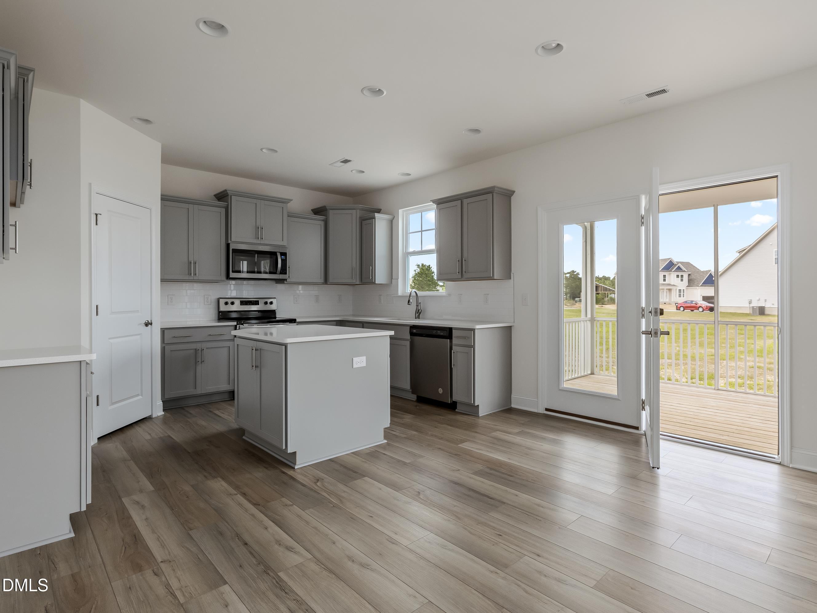 516 Winding Creek Drive Property Photo 7