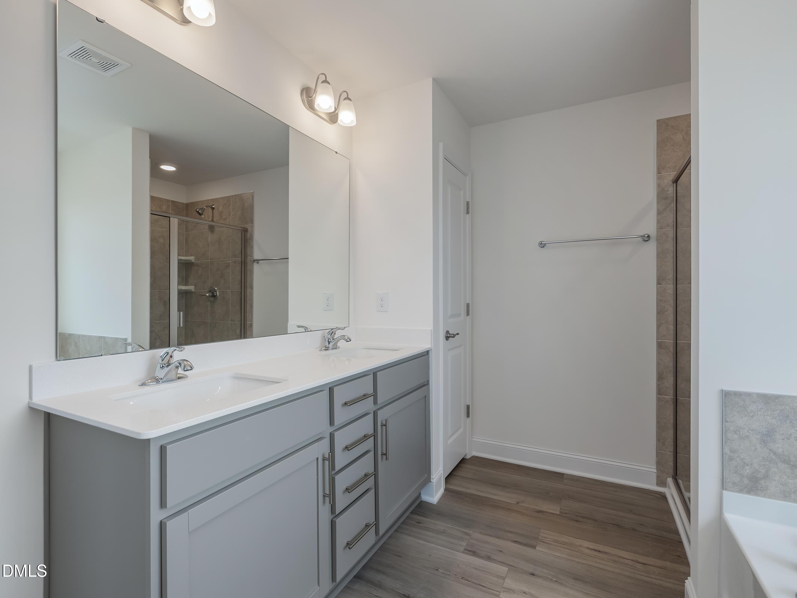 516 Winding Creek Drive Property Photo 9