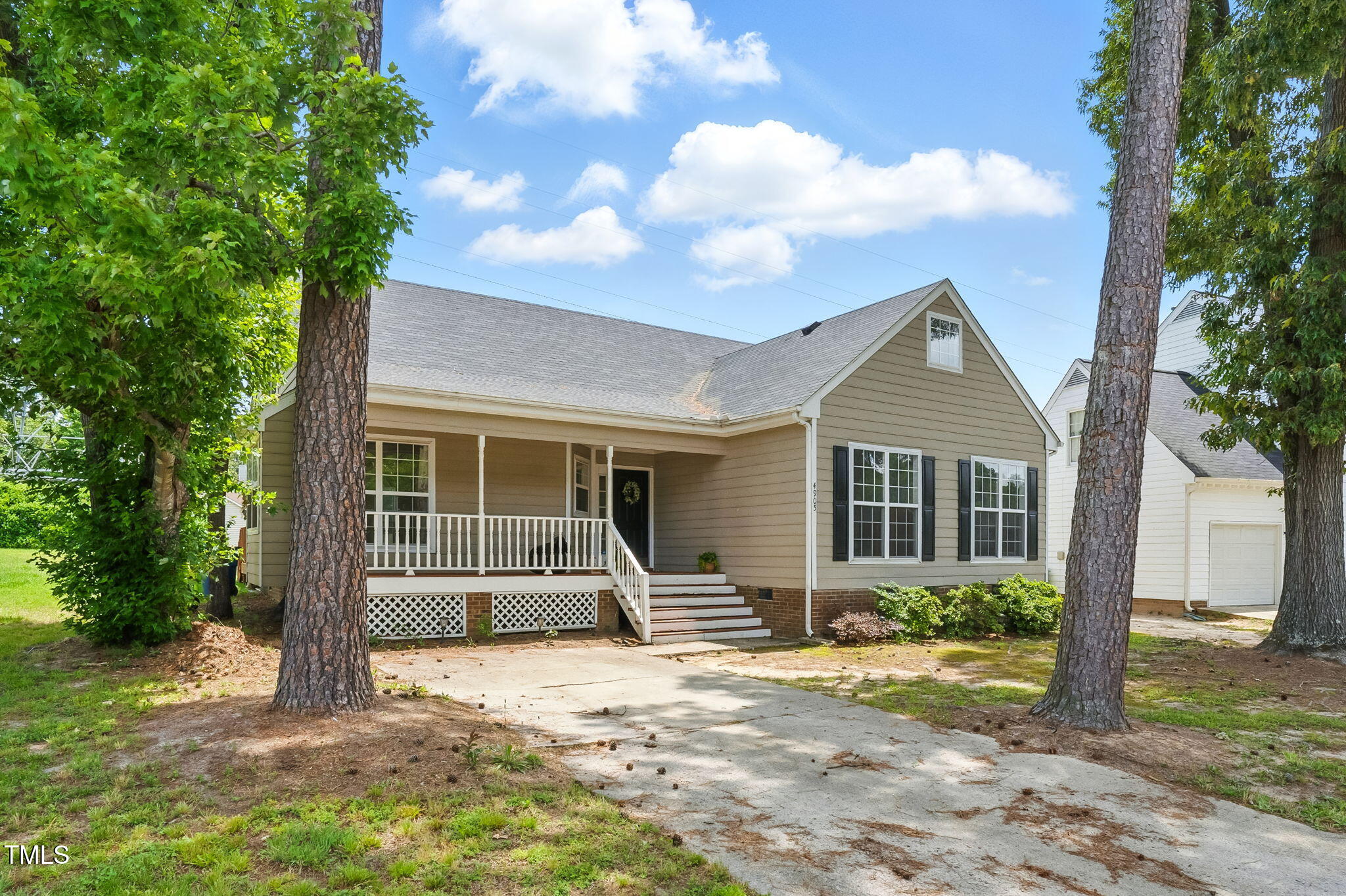 4905 Knightsbridge Way Property Photo 1