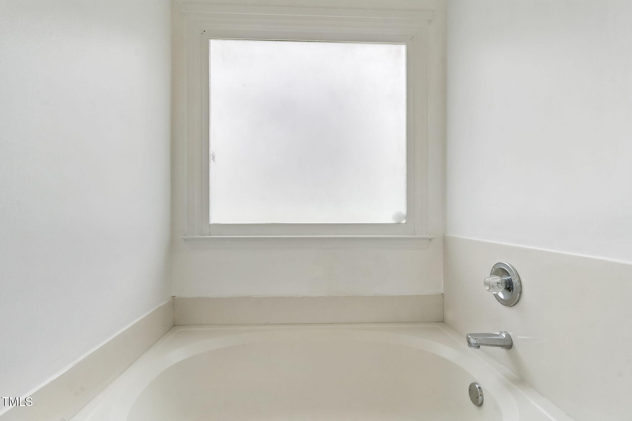 4905 Knightsbridge Way Property Photo 8