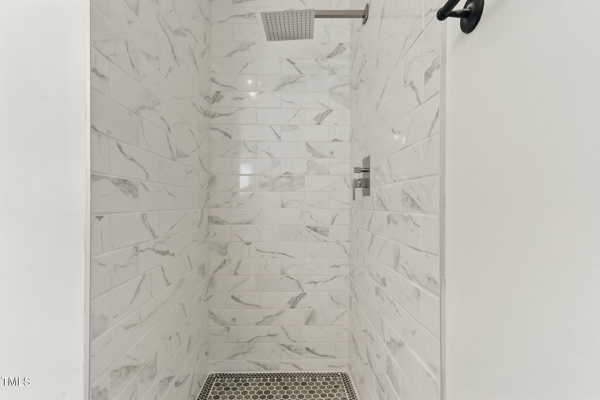 4905 Knightsbridge Way Property Photo 9