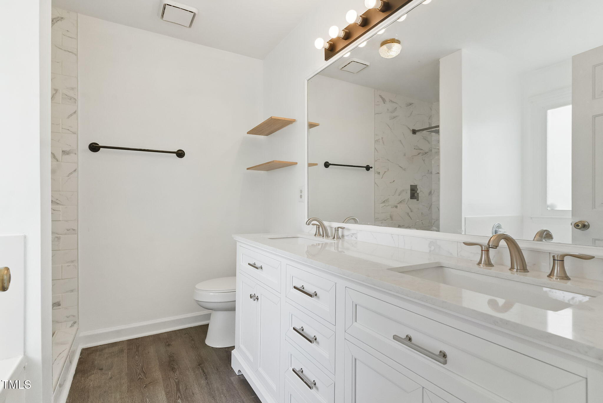 4905 Knightsbridge Way Property Photo 10