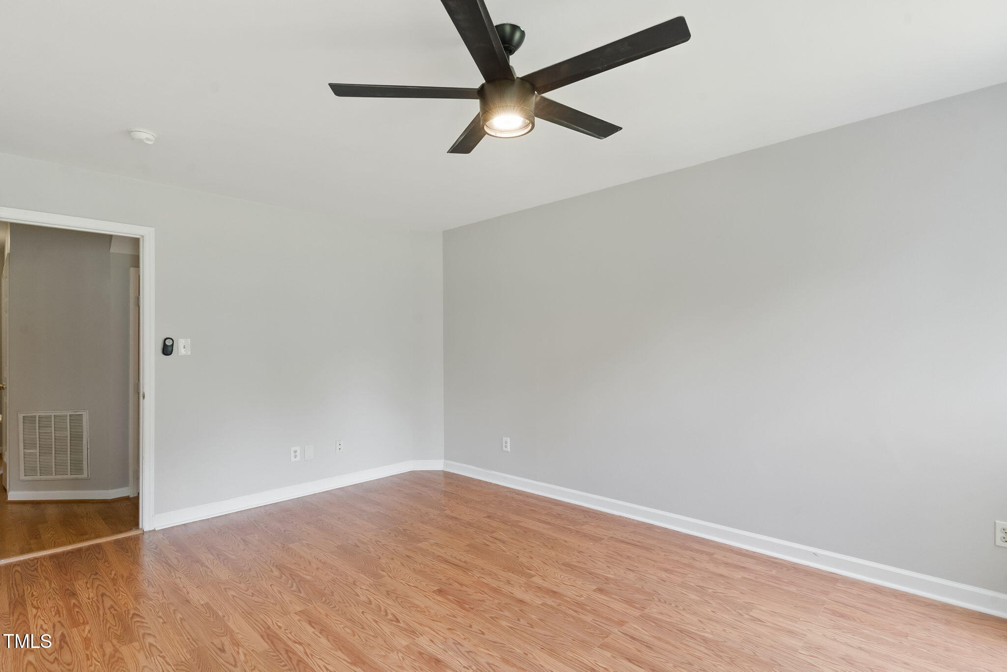 4905 Knightsbridge Way Property Photo 11