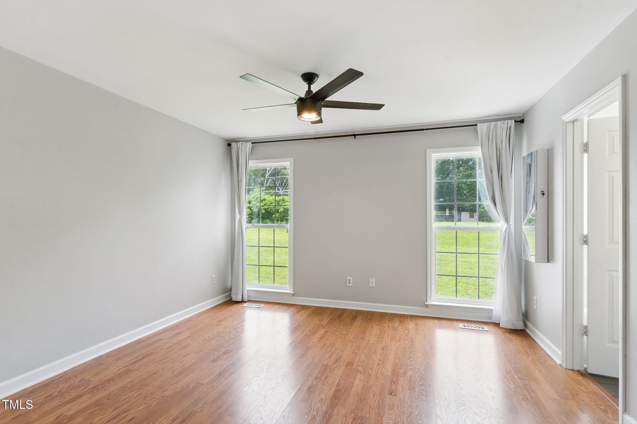 4905 Knightsbridge Way Property Photo 12