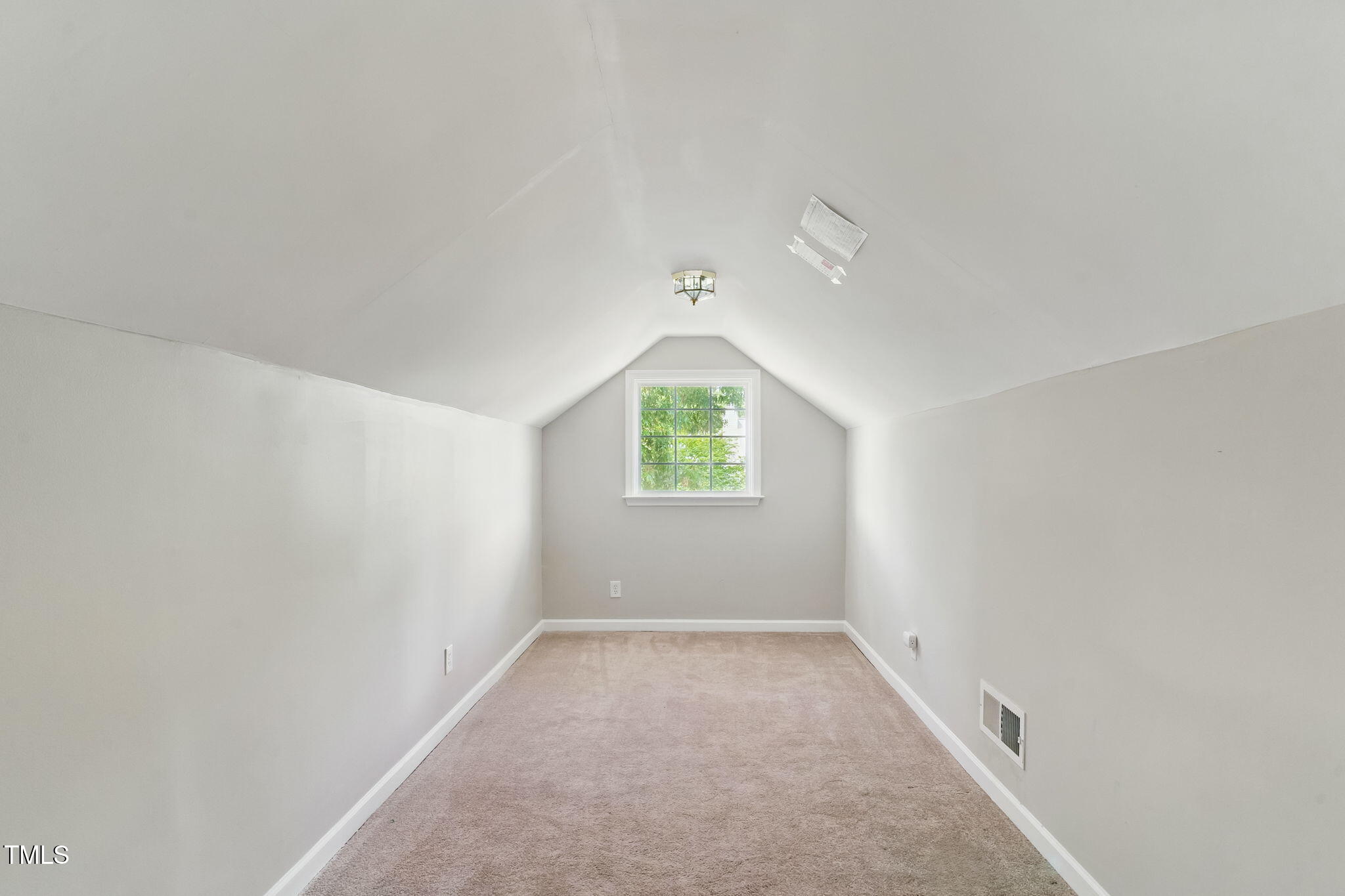 4905 Knightsbridge Way Property Photo 14