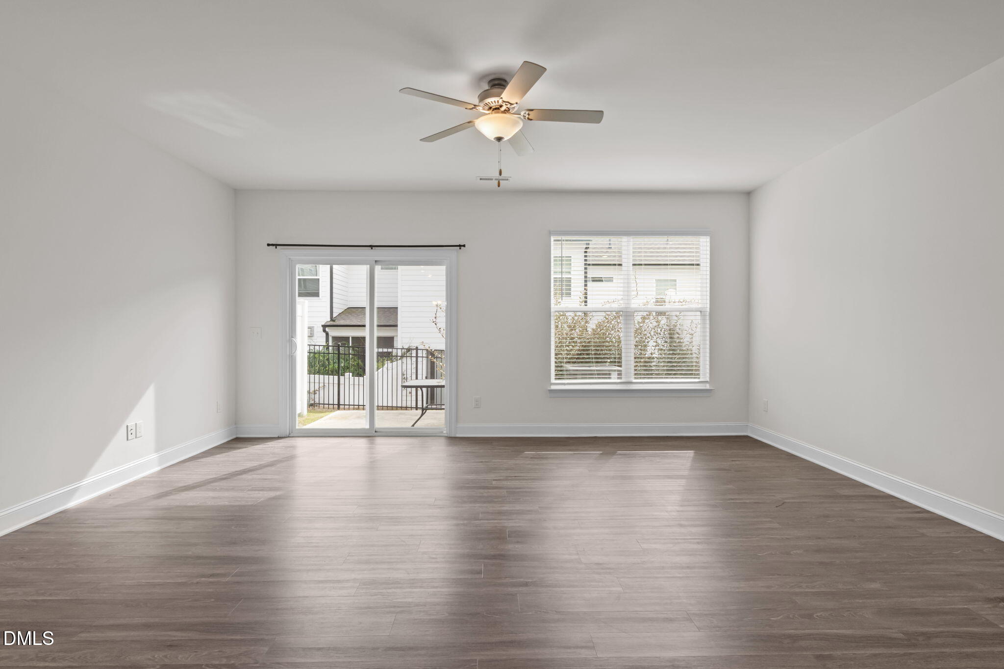 1033 Hearstone Way Property Photo 5