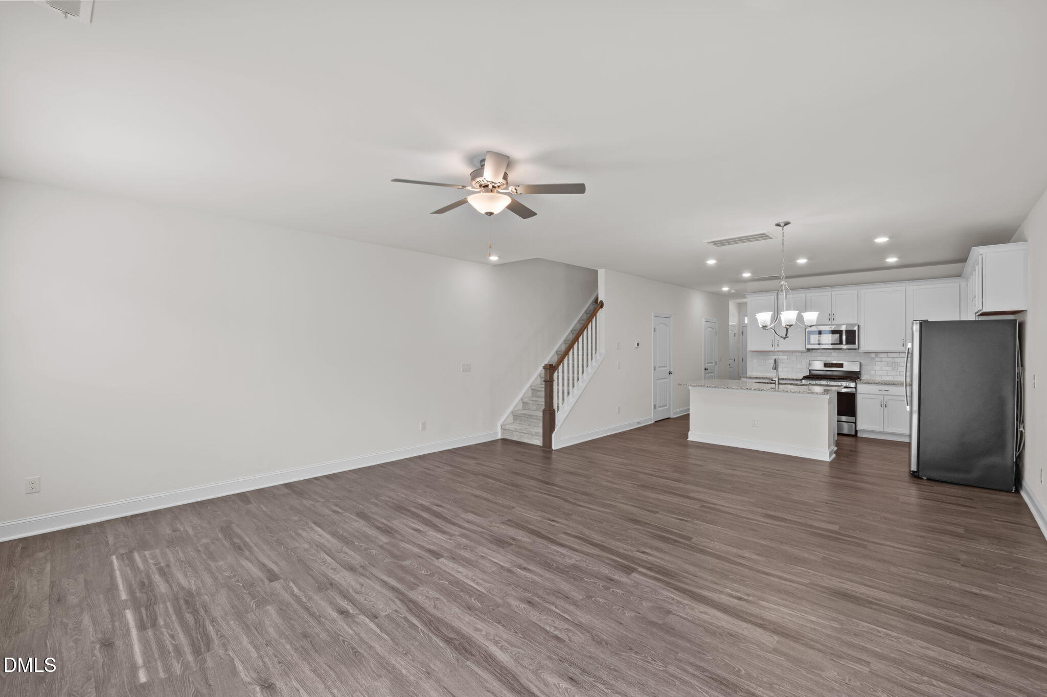 1033 Hearstone Way Property Photo 6