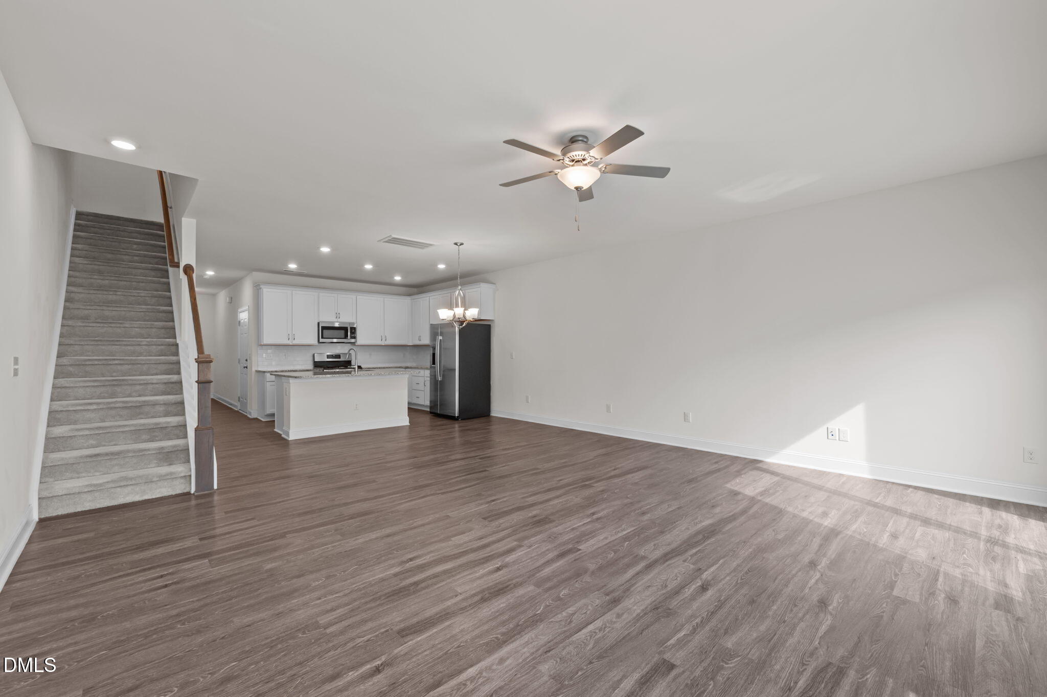 1033 Hearstone Way Property Photo 8