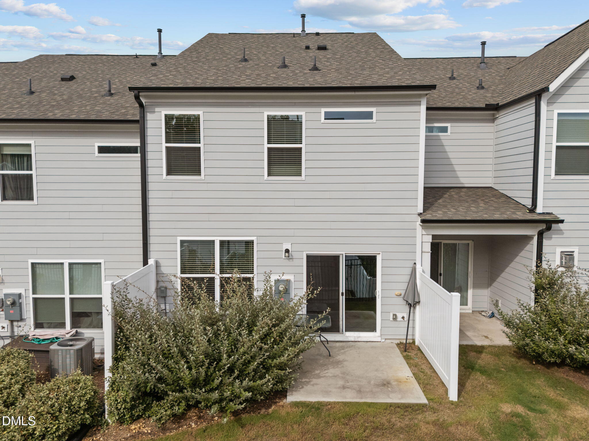 1033 Hearstone Way Property Photo 27