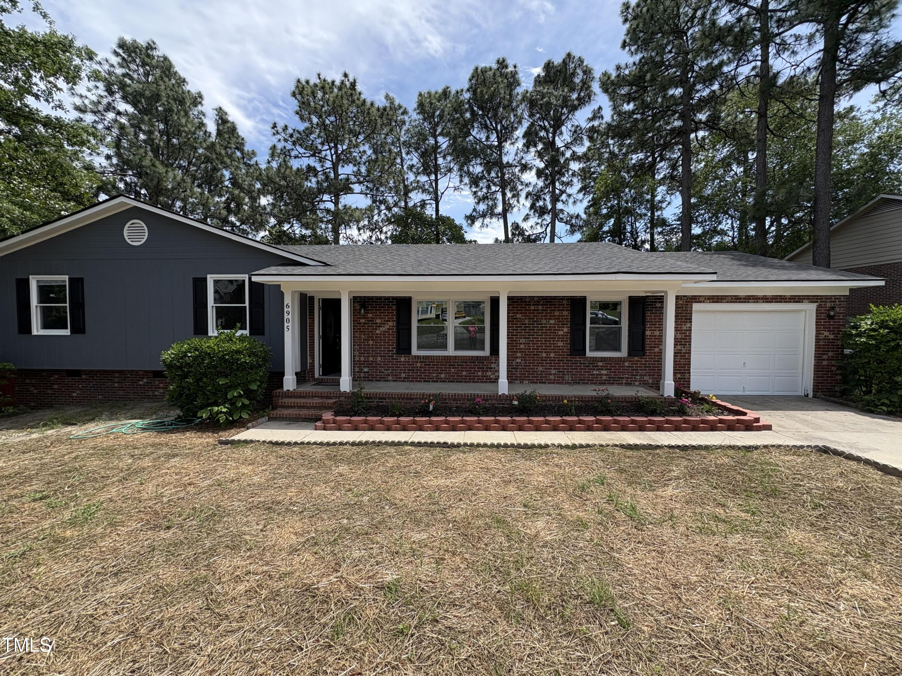 6905 Pine Creek Court Property Photo 1