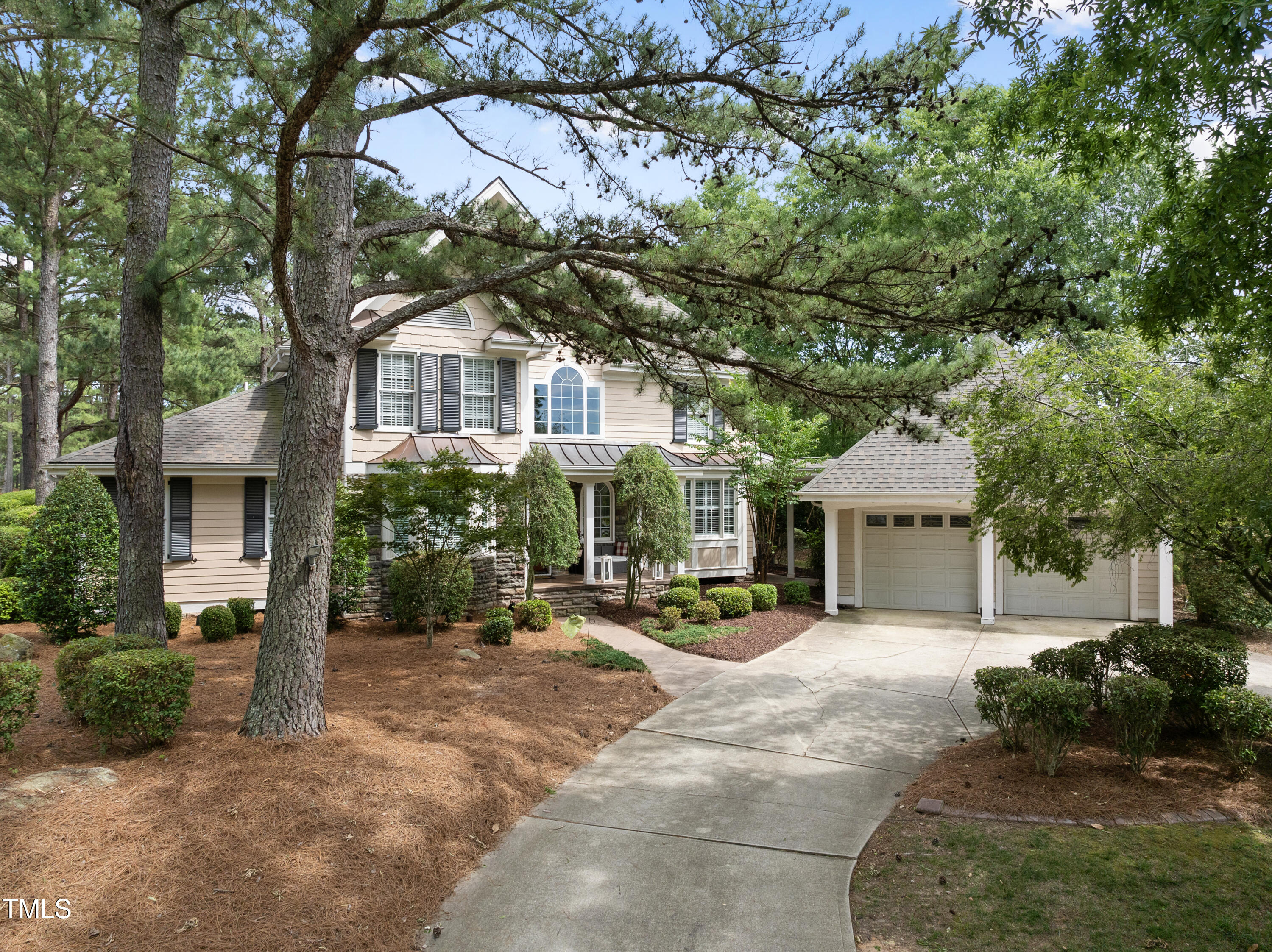1300 Heritage Club Avenue Property Photo 2