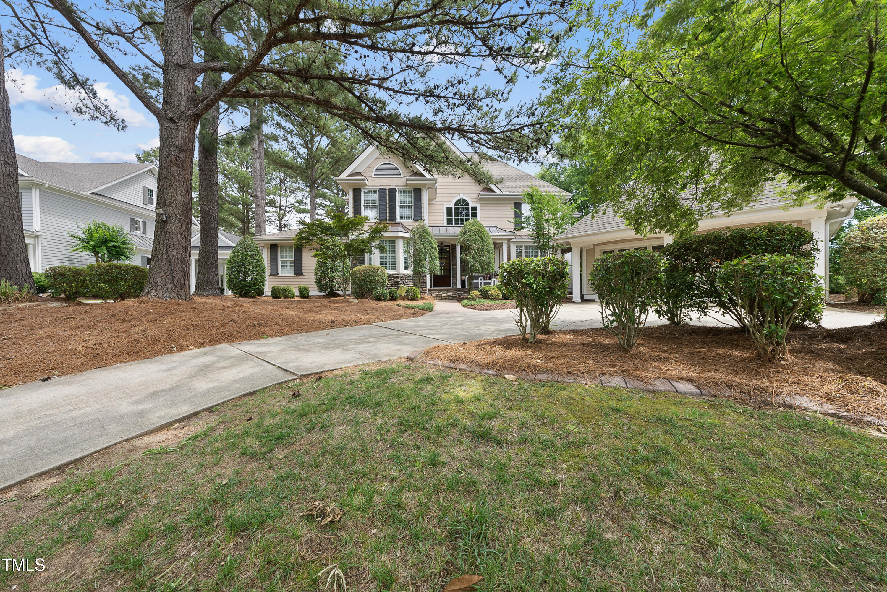 1300 Heritage Club Avenue Property Photo 4
