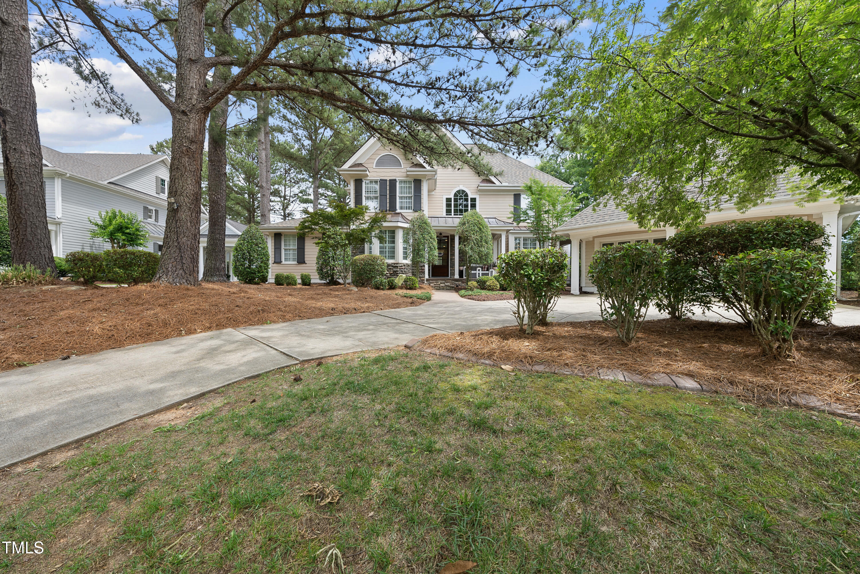 1300 Heritage Club Avenue Property Photo 5