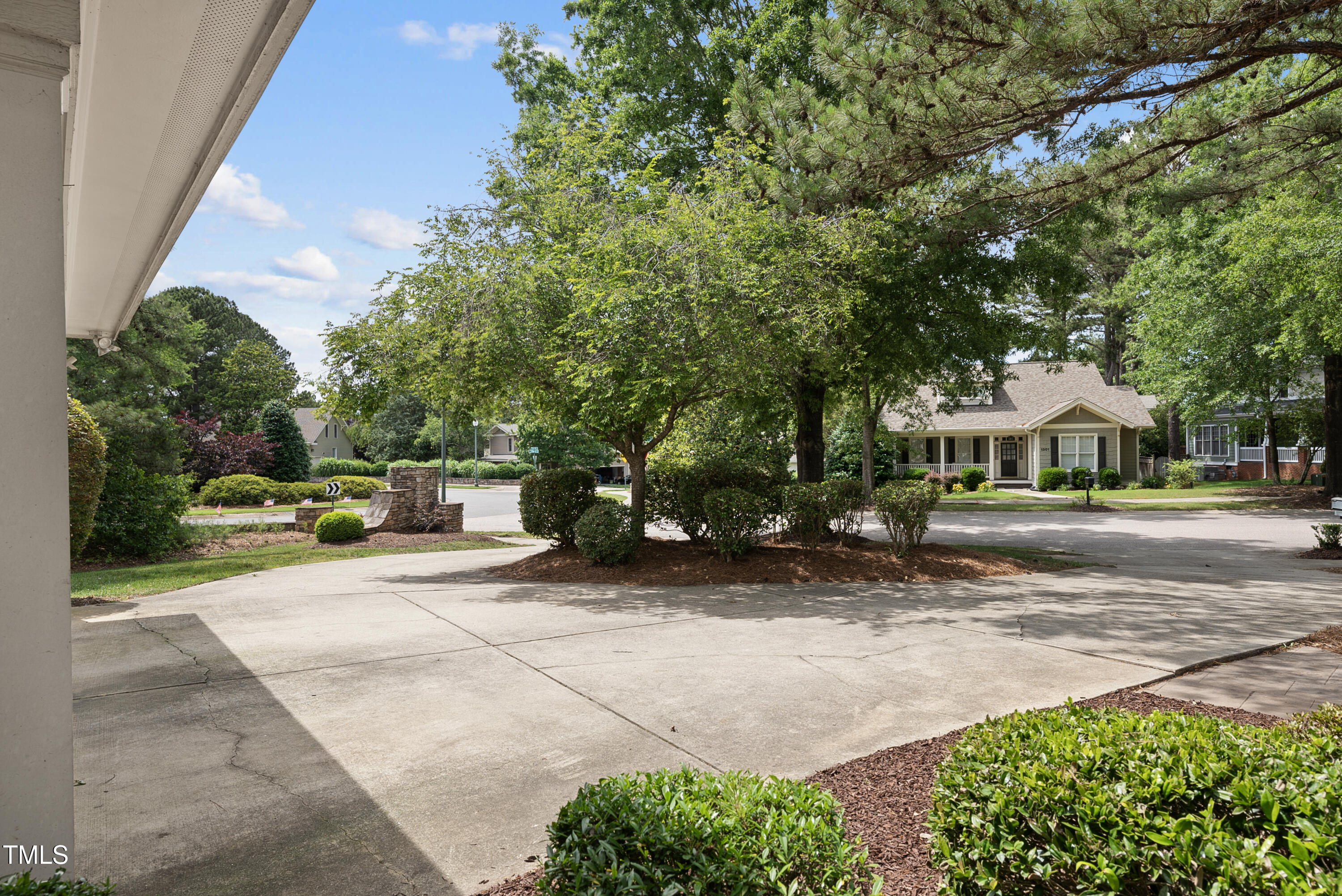 1300 Heritage Club Avenue Property Photo 11