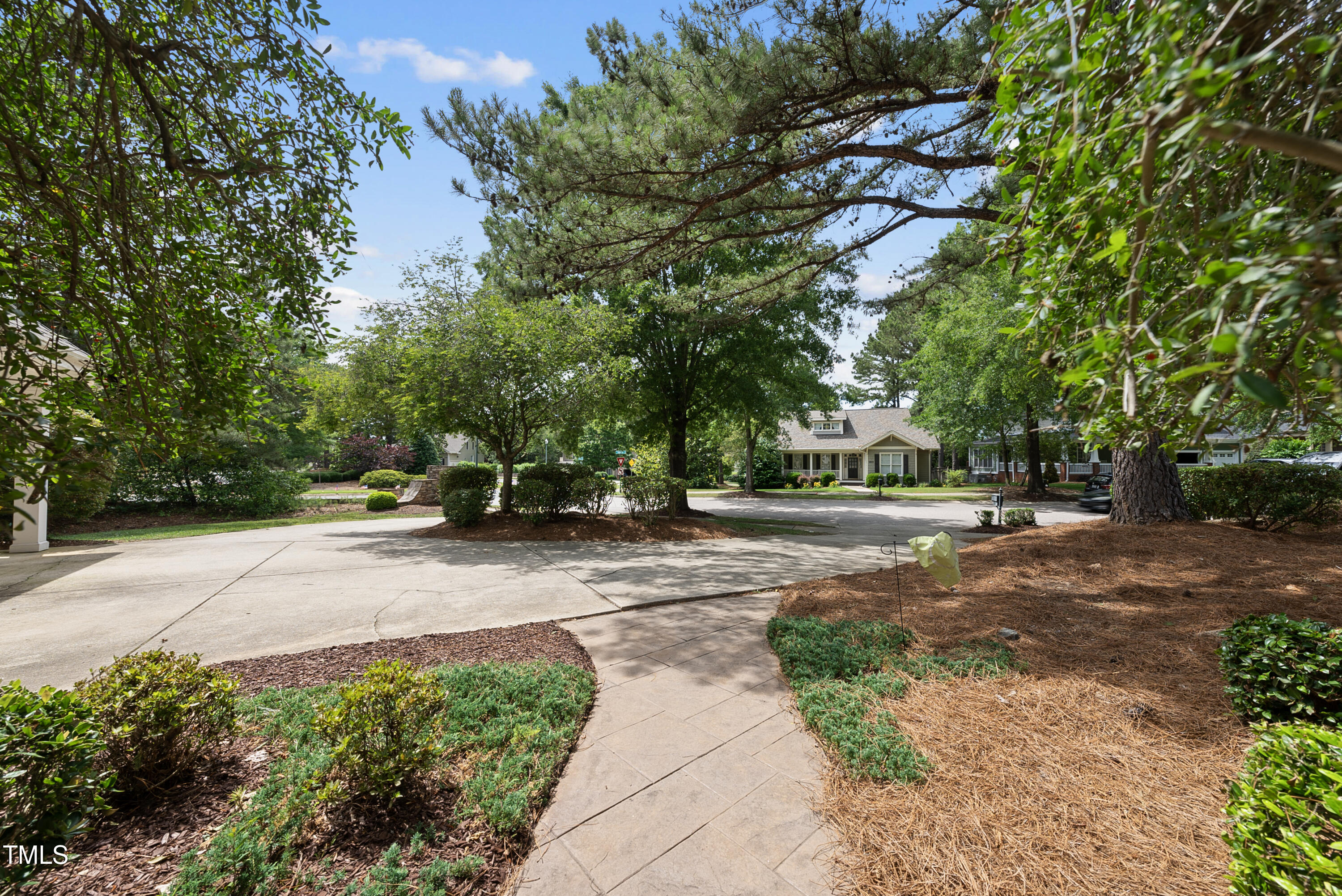1300 Heritage Club Avenue Property Photo 13
