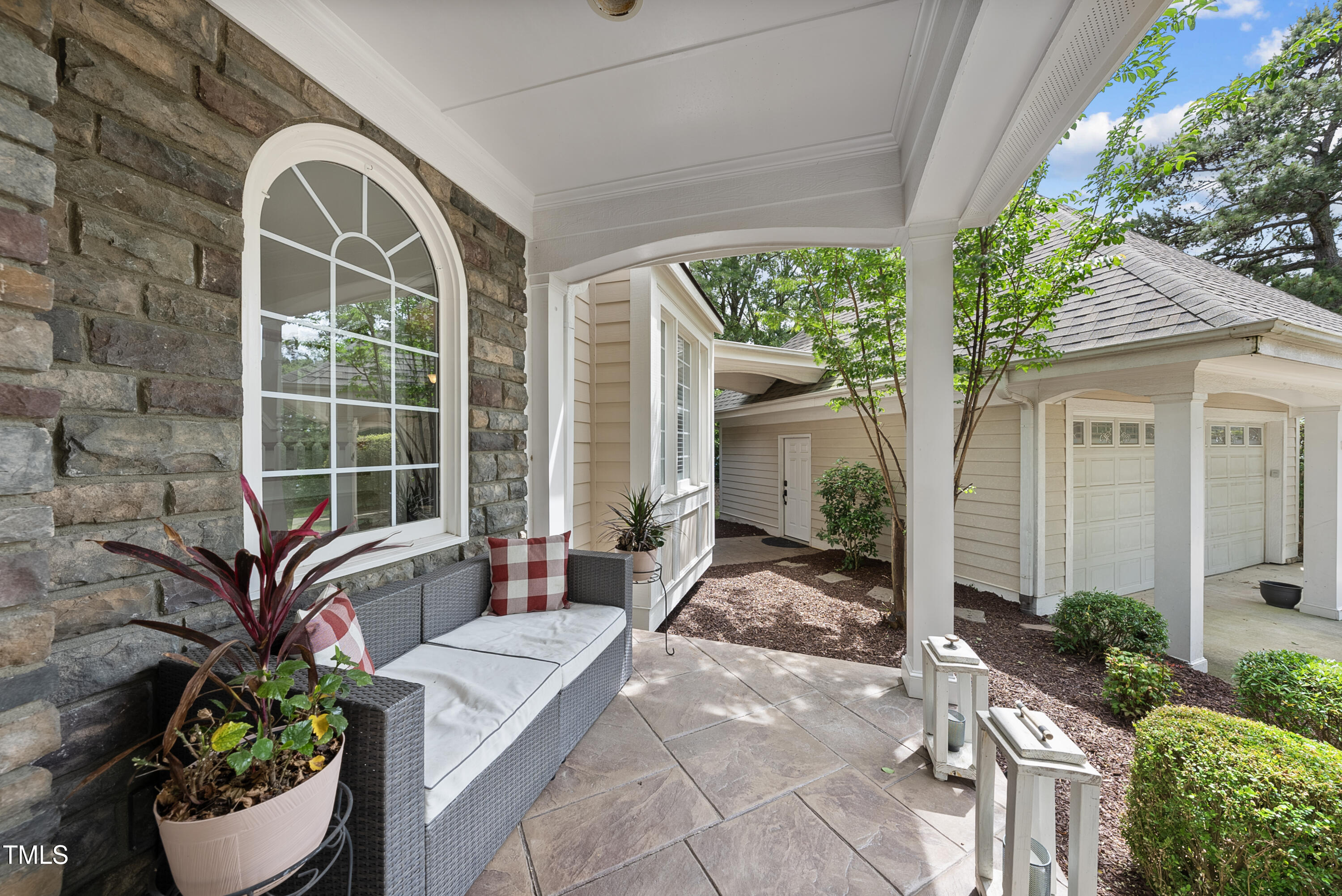1300 Heritage Club Avenue Property Photo 14